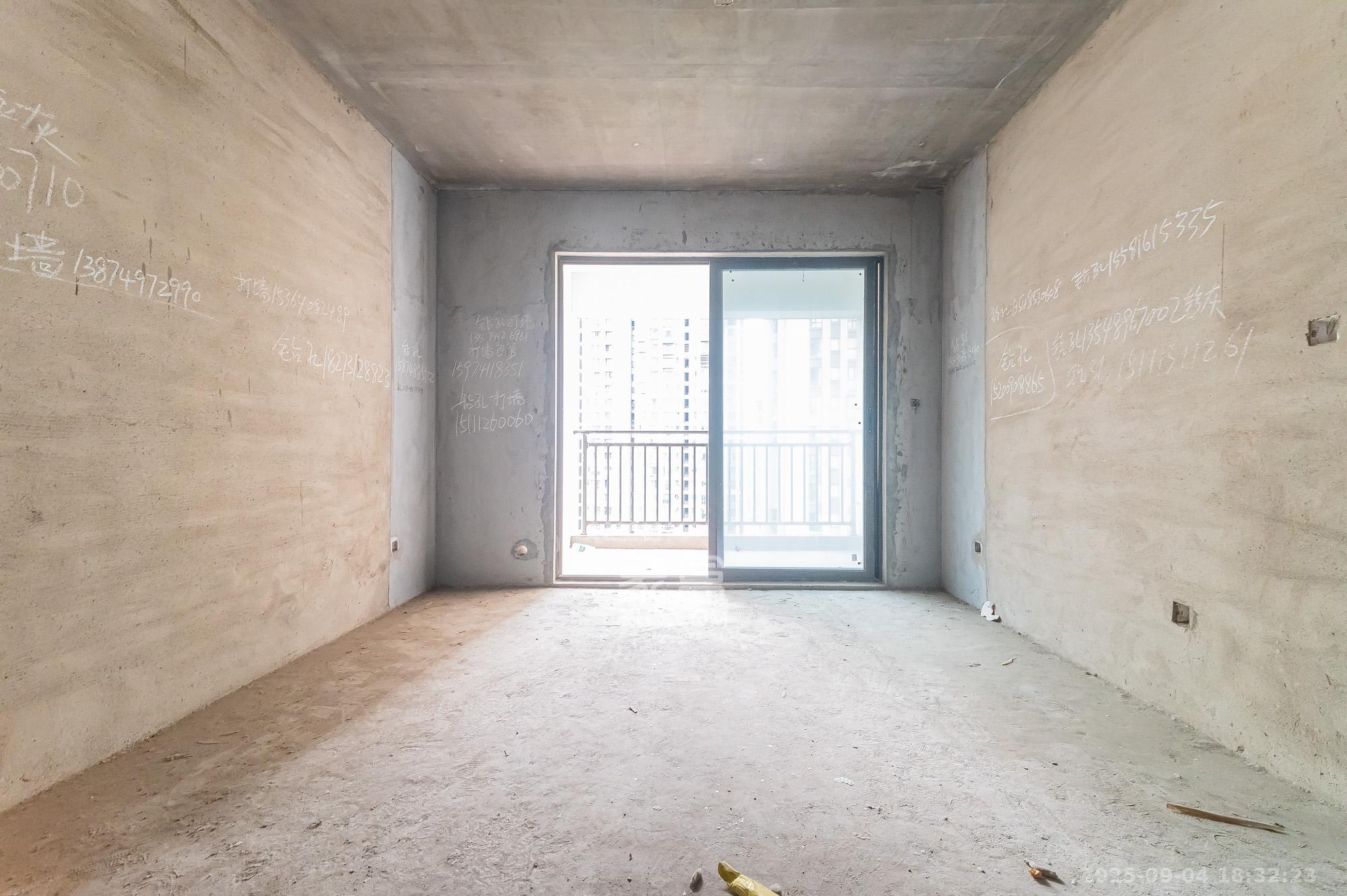 国泰九龙湾 3室2厅1卫 62.0万 国泰九龙湾 3室2厅1卫 62.0万客厅