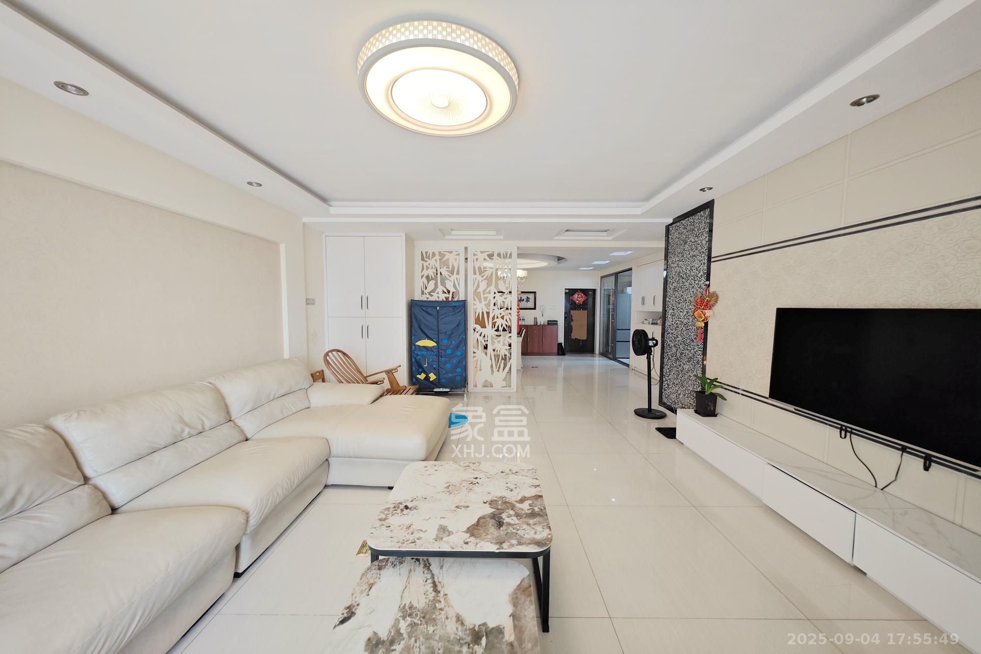 丽星景园  3室2厅2卫    120.0万 丽星景园  3室2厅2卫    120.0万客厅