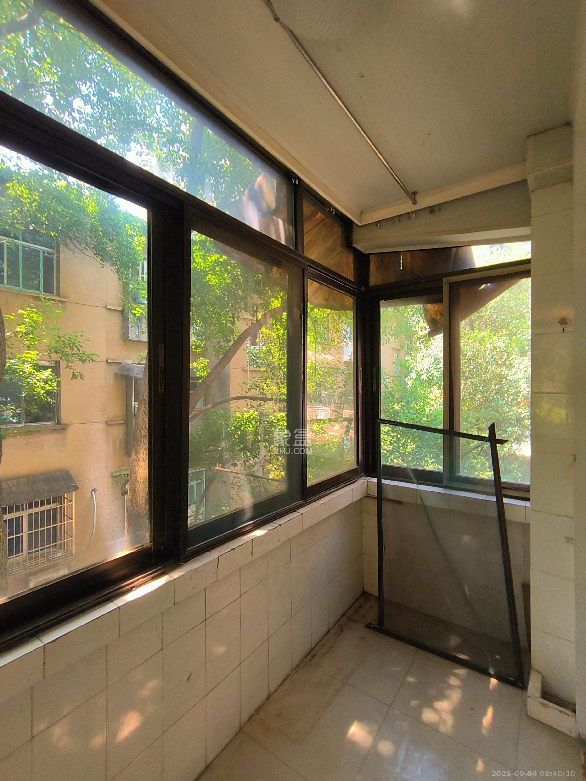 电影院宿舍  2室1厅1卫    2600.0元/月室内图