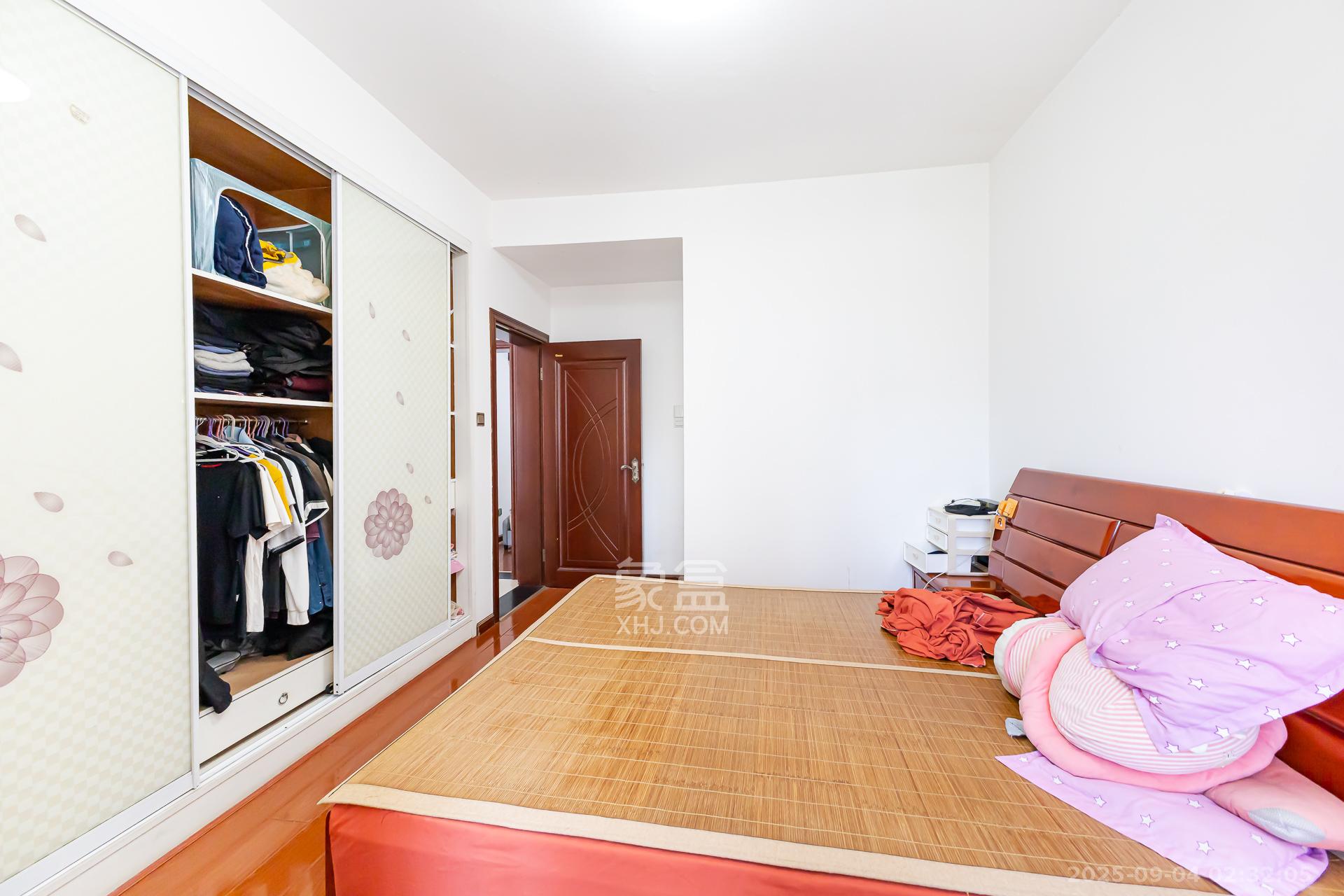 浩龙音乐界 4室2厅2卫 60.0万 浩龙音乐界 4室2厅2卫 60.0万卧室