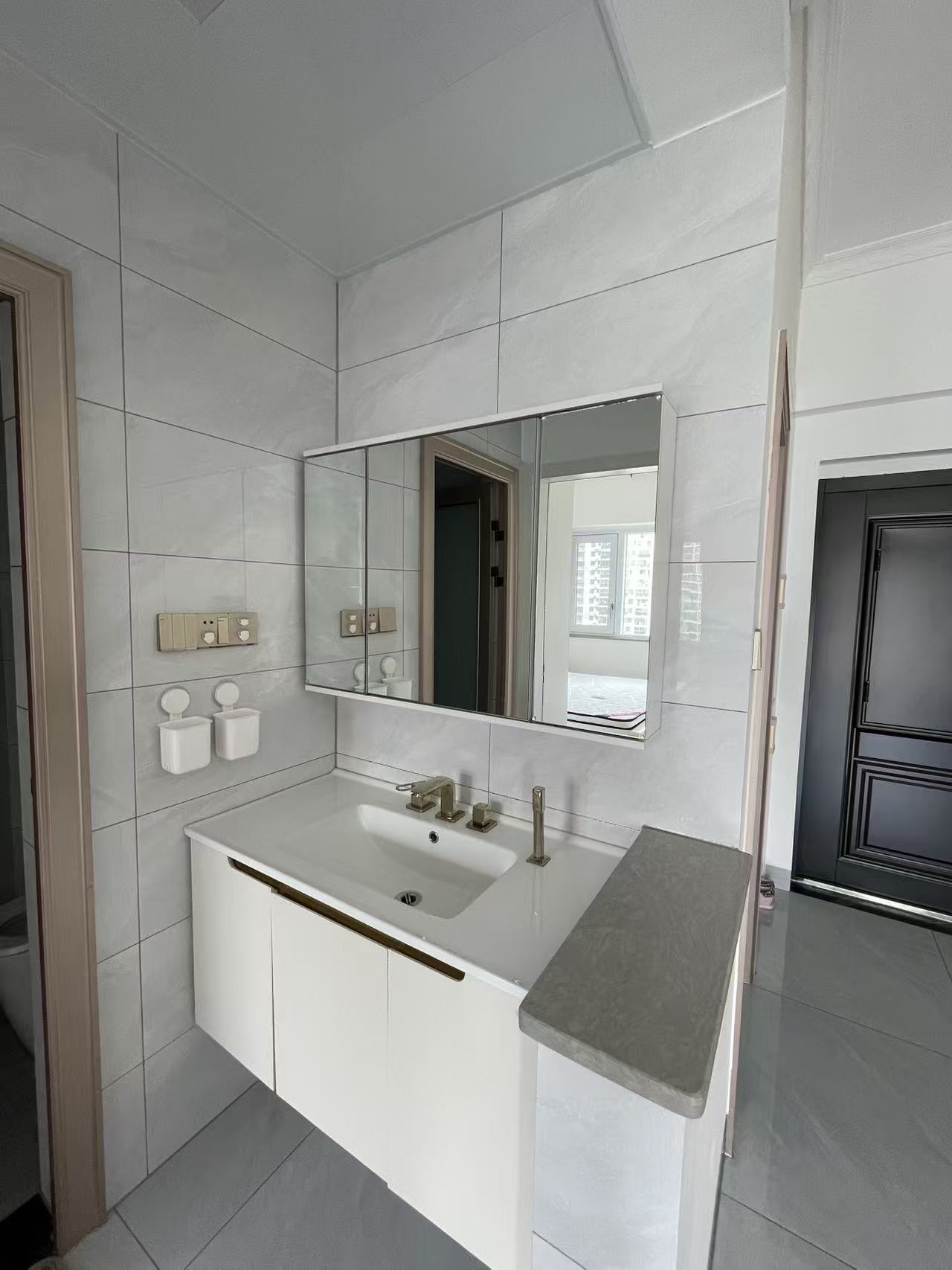 东站国际  1室2厅1卫    2500.0元/月 东站国际  1室2厅1卫    2500.0元/月室内图