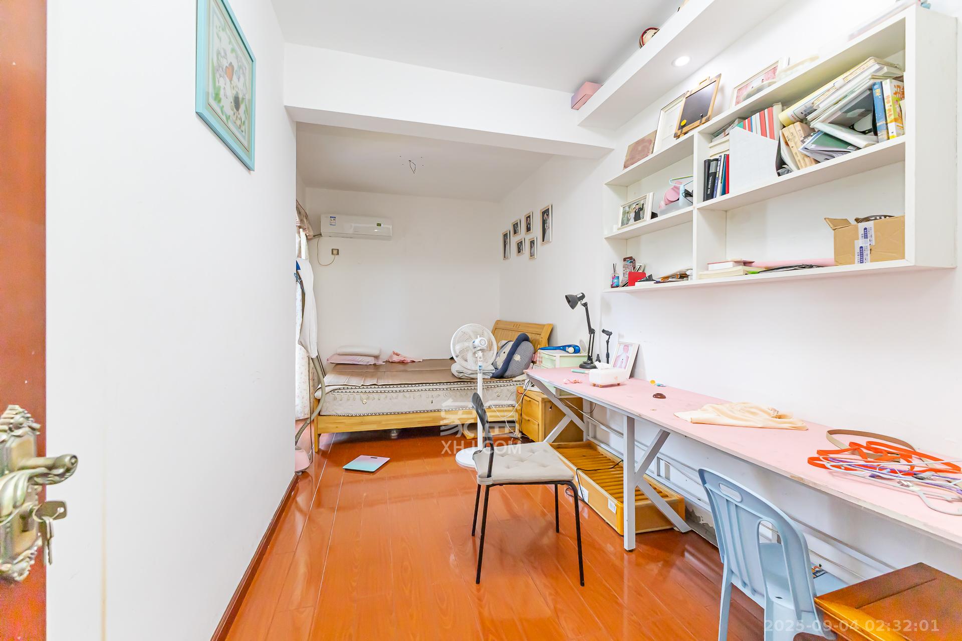 浩龙音乐界  4室2厅2卫    60.0万卧室