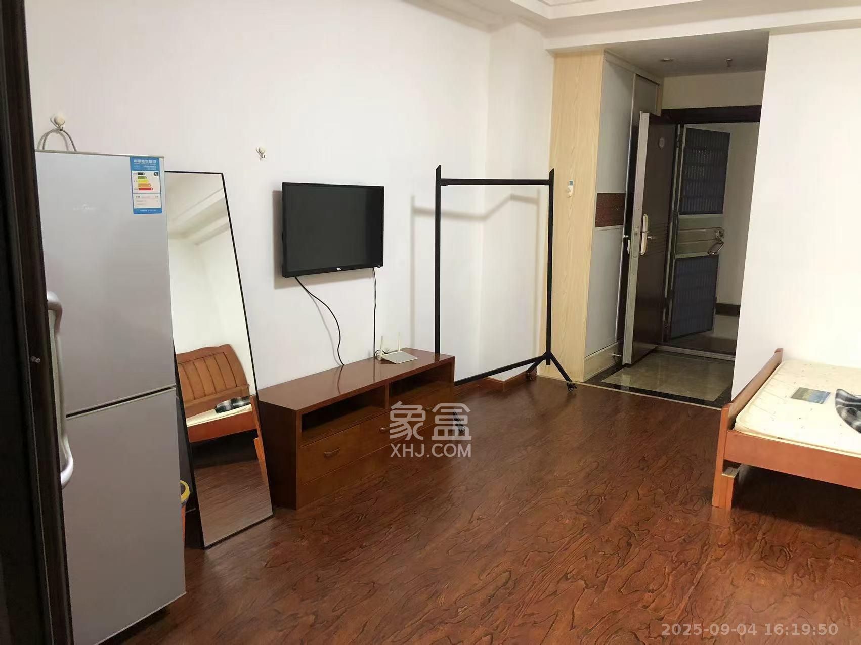 天元涉外景园B区 1室1厅1卫 1500.0元/月 天元涉外景园B区 1室1厅1卫 1500.0元/月室内图