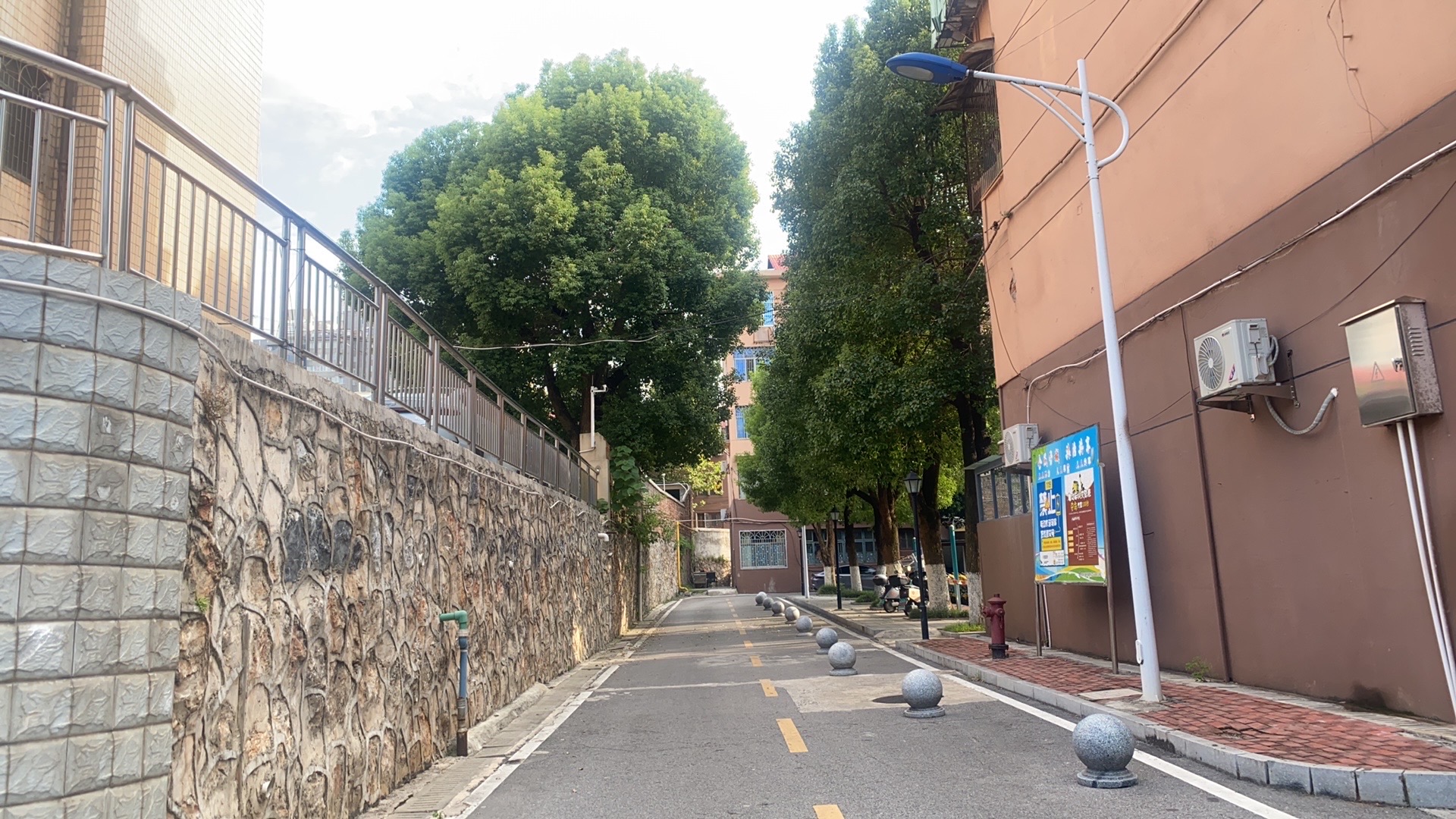 城管局家属楼 4室1厅1卫 49.8万 城管局家属楼 4室1厅1卫 49.8万客厅