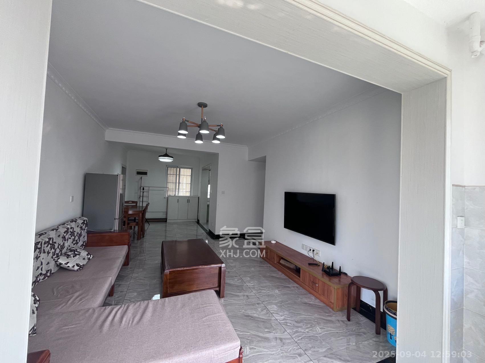 星城新宇桃花苑  3室2厅1卫    2000.0元/月室内图1