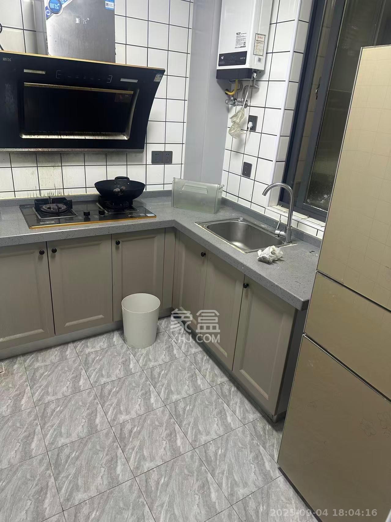 半山壹号 3室2厅1卫 2700.0元/月 半山壹号 3室2厅1卫 2700.0元/月室内图