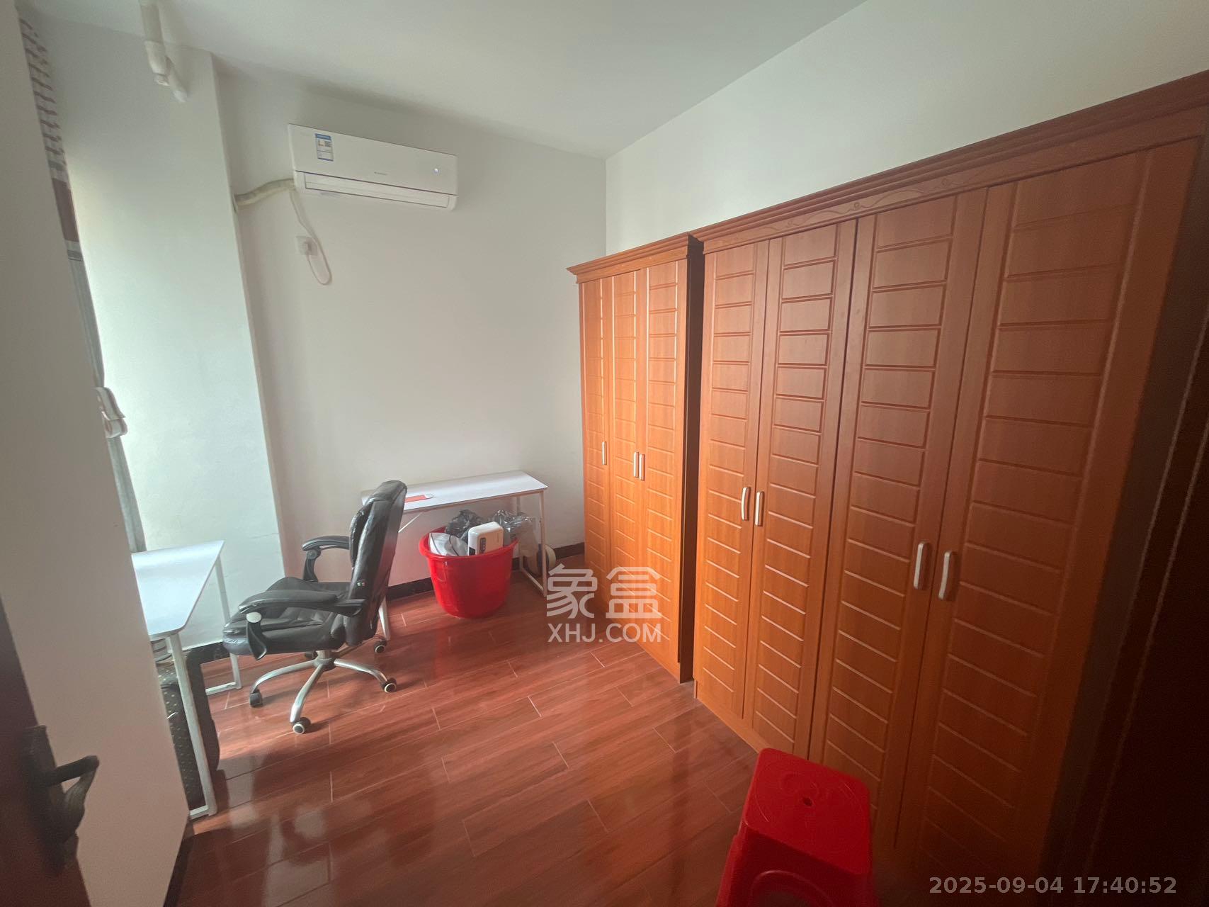 高升时代广场（冠铭商务中心）  3室1厅1卫    2100.0元/月室内图