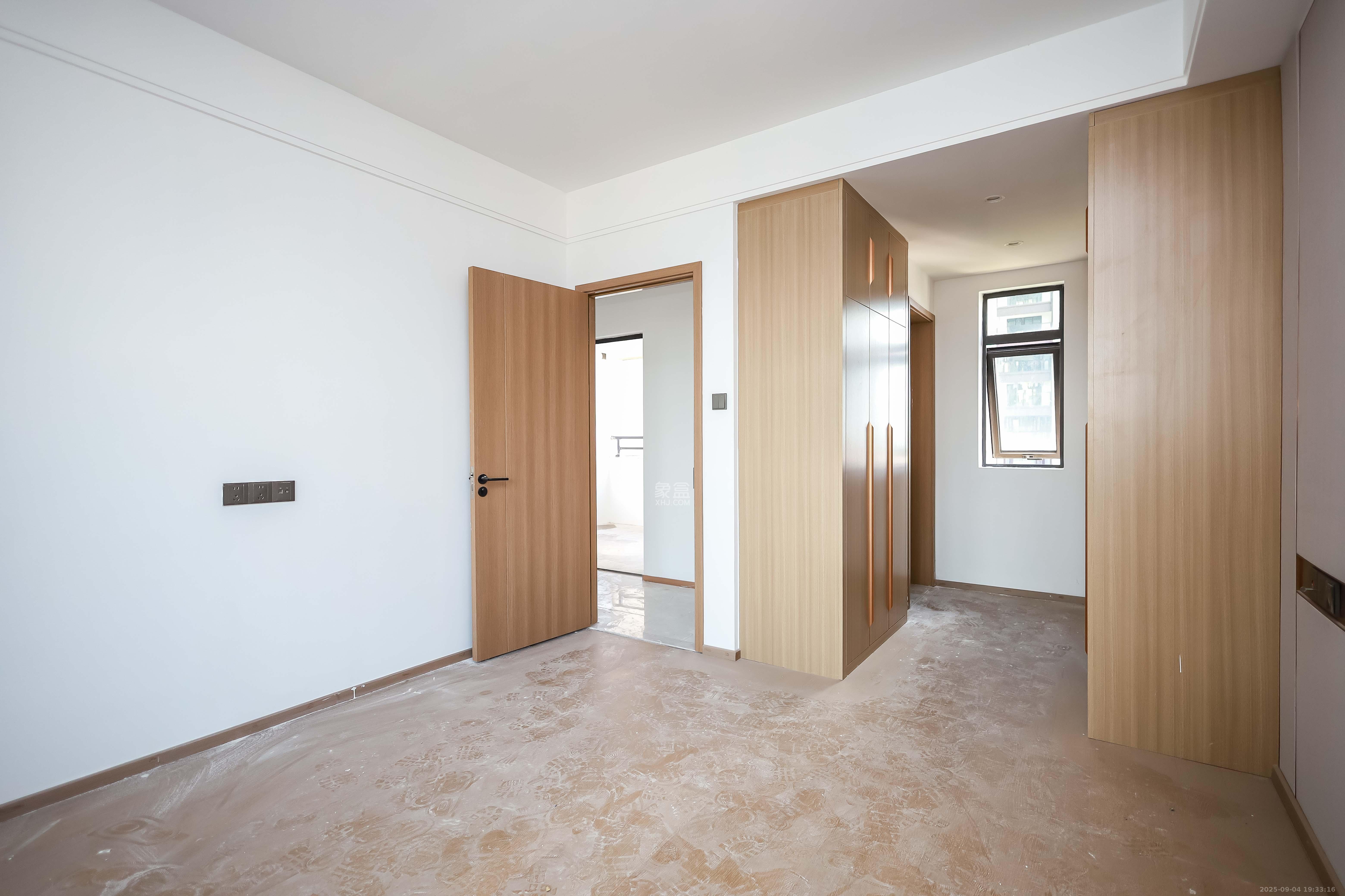 汉唐世家二期  4室2厅2卫    115.0万 汉唐世家二期  4室2厅2卫    115.0万卧室