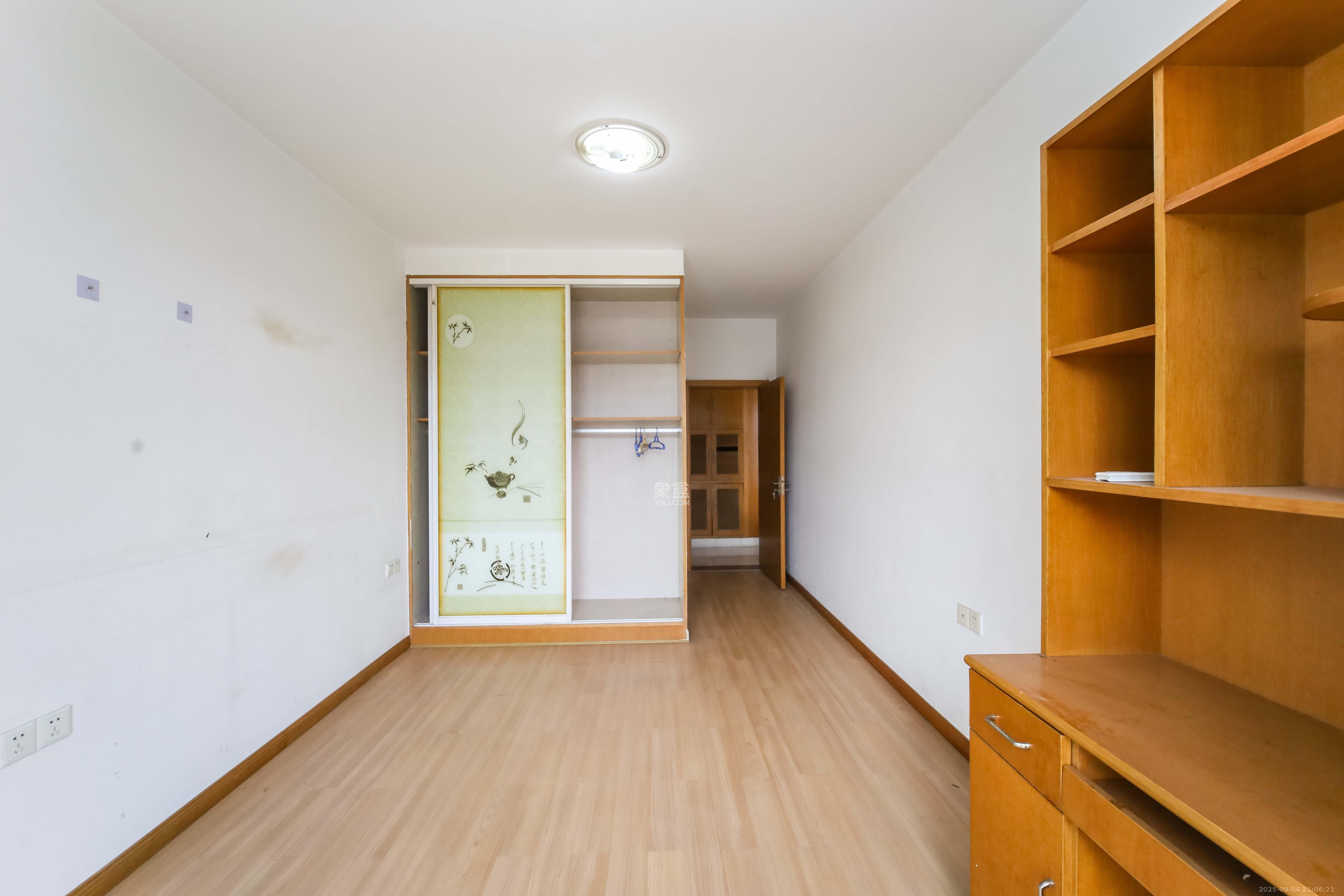 世嘉国际华城  3室2厅2卫    135.0万 世嘉国际华城  3室2厅2卫    135.0万卧室