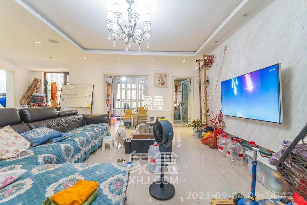 华润凤凰城三期 4室2厅2卫 3300.0元/月 华润凤凰城三期 4室2厅2卫 3300.0元/月室内图