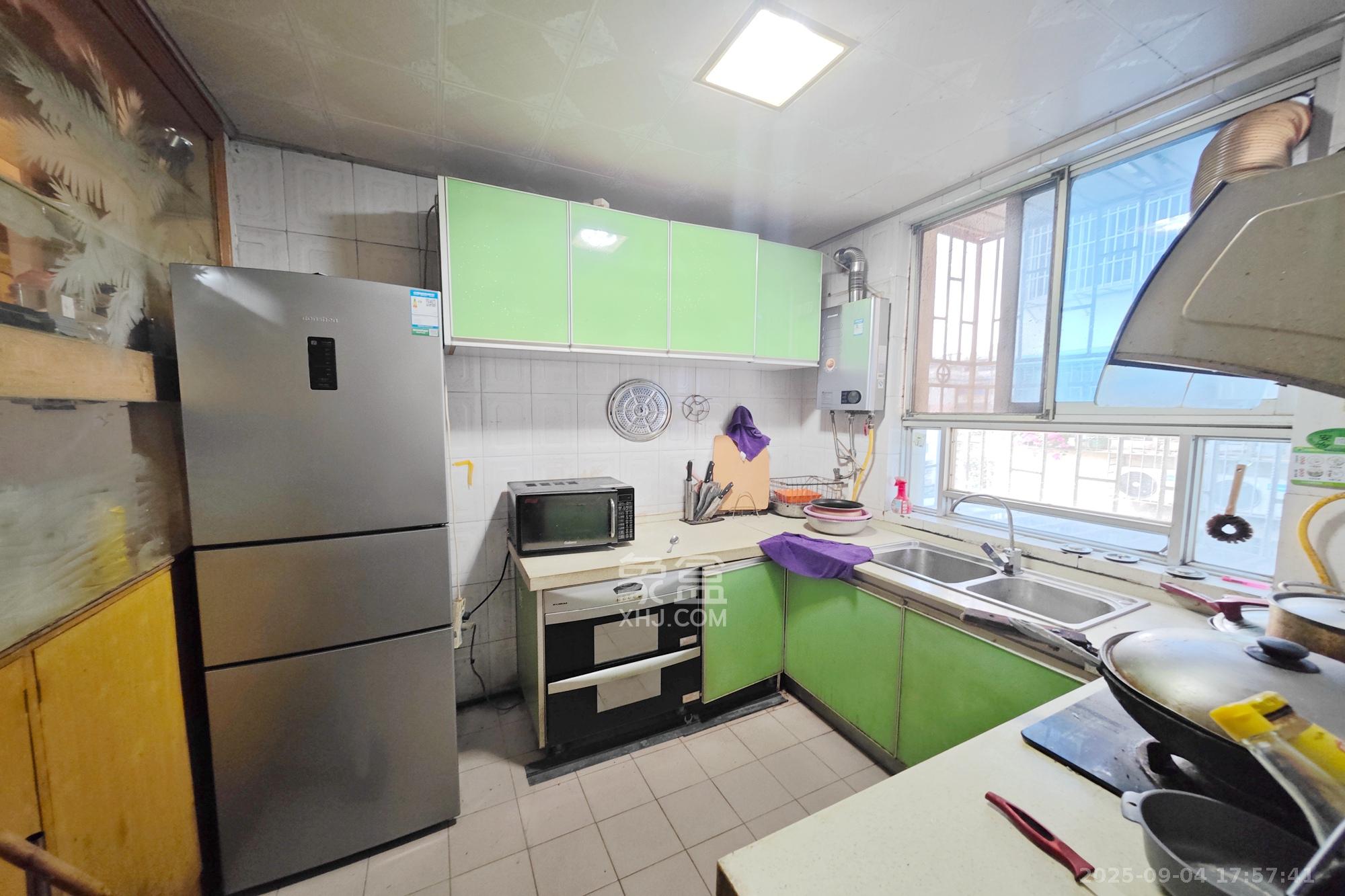 凤凰商贸城 3室2厅2卫 70.0万 凤凰商贸城 3室2厅2卫 70.0万厨房