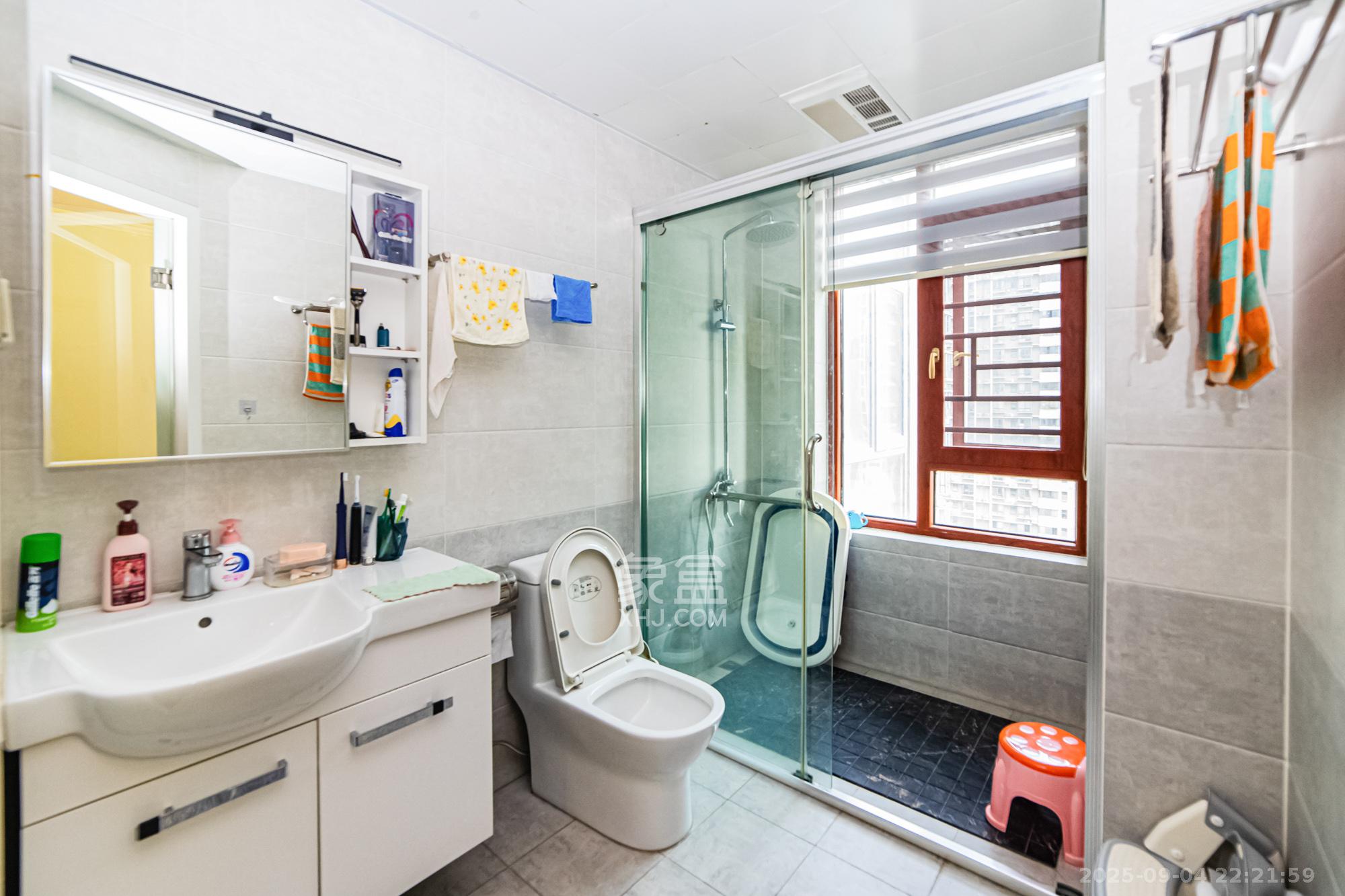 湘江世纪城融江苑 3室2厅2卫 130.0万 湘江世纪城融江苑 3室2厅2卫 130.0万卫生间