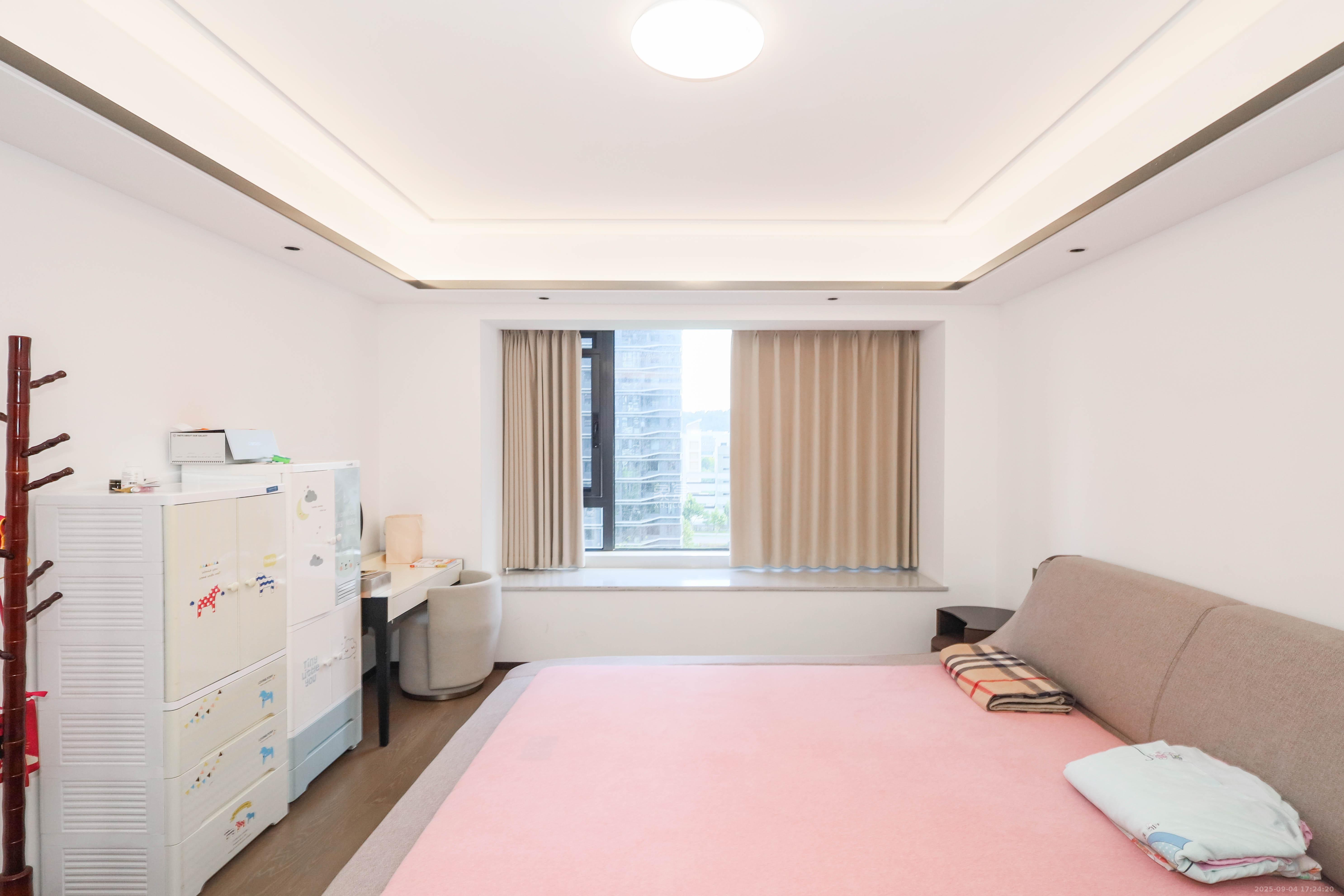 绿城招商桂语雲峯 5室2厅3卫 458.0万 绿城招商桂语雲峯 5室2厅3卫 458.0万卧室