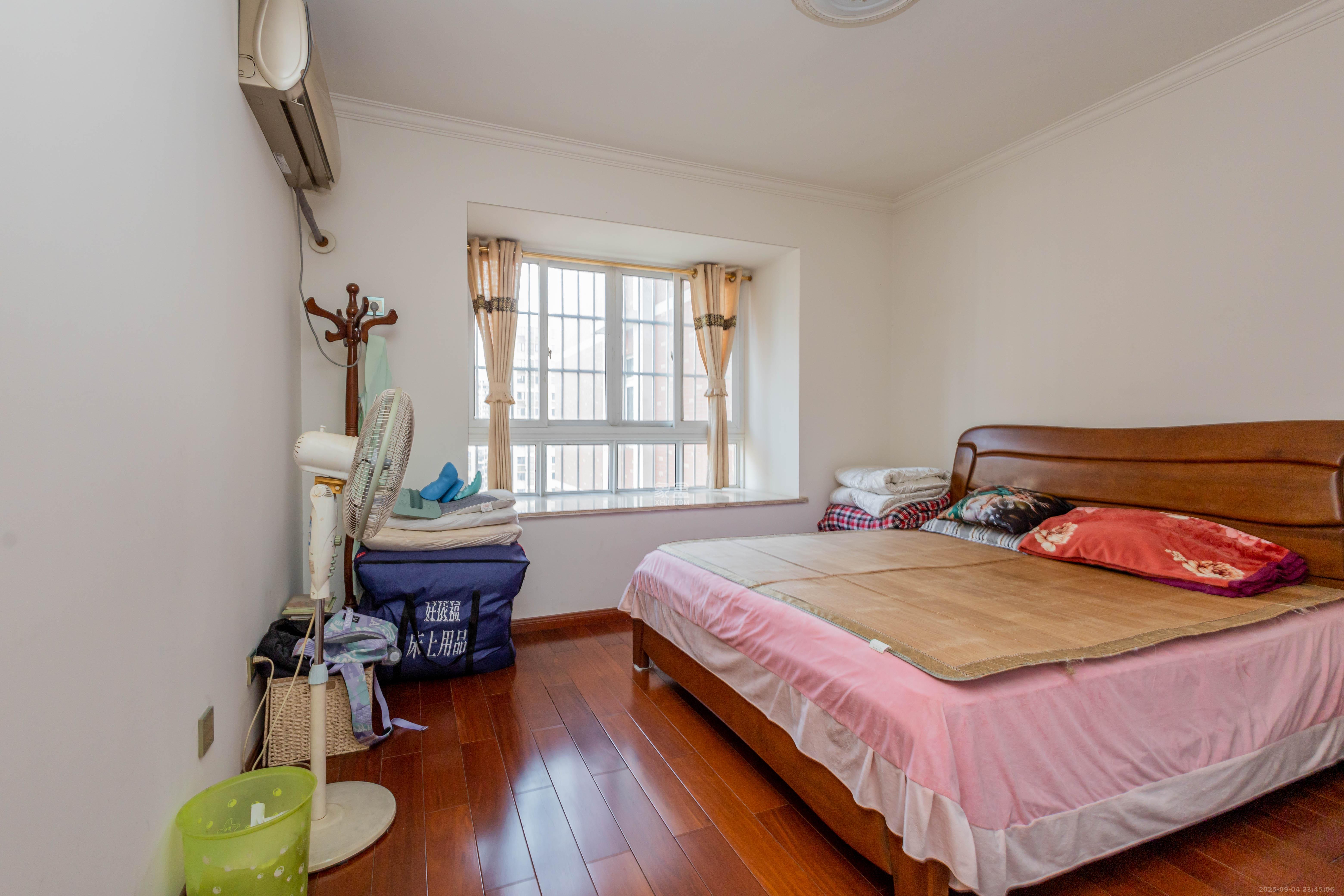 嘉盛和园 4室2厅2卫 99.78万 嘉盛和园 4室2厅2卫 99.78万卧室