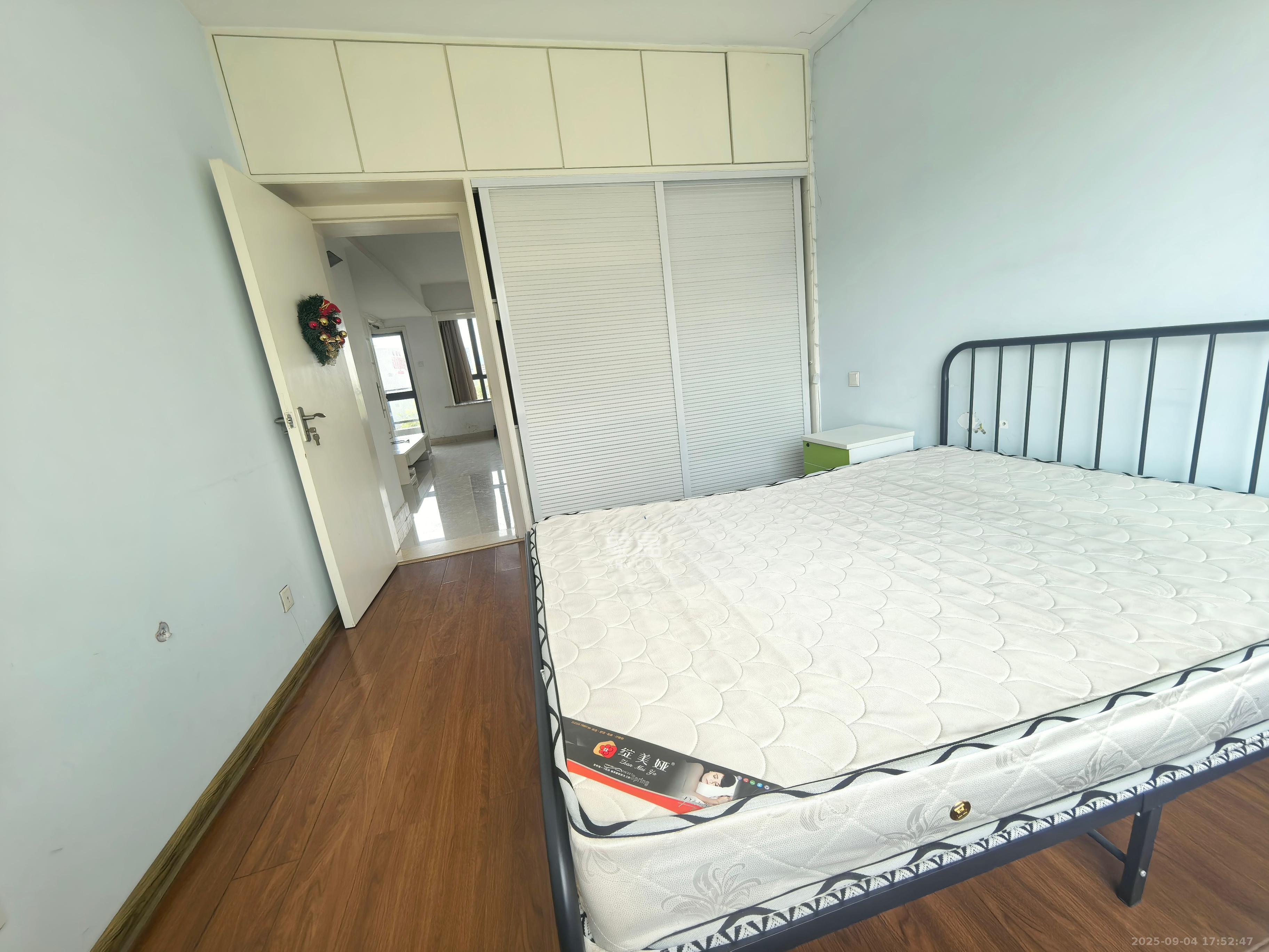 中信城市广场（中信新城一期）  1室1厅1卫   1300.00元/月室内图