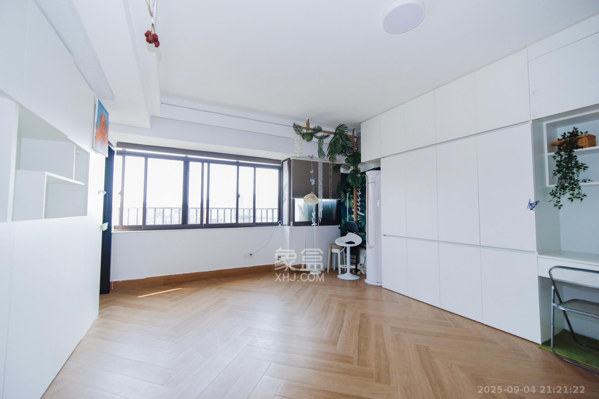 香颂国际  1室1厅1卫    39.8万客厅