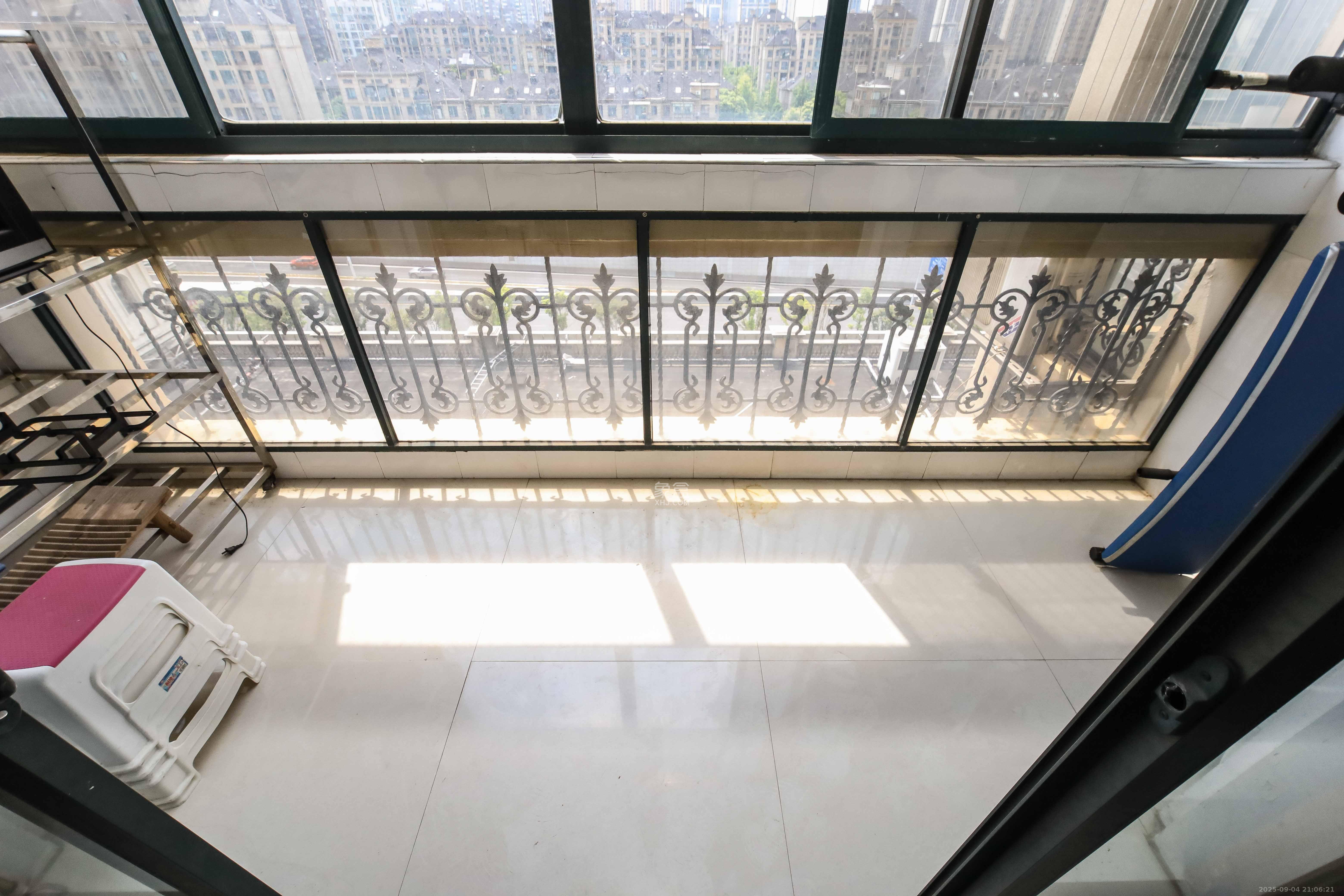 世嘉国际华城  3室2厅2卫    135.0万 世嘉国际华城  3室2厅2卫    135.0万阳台