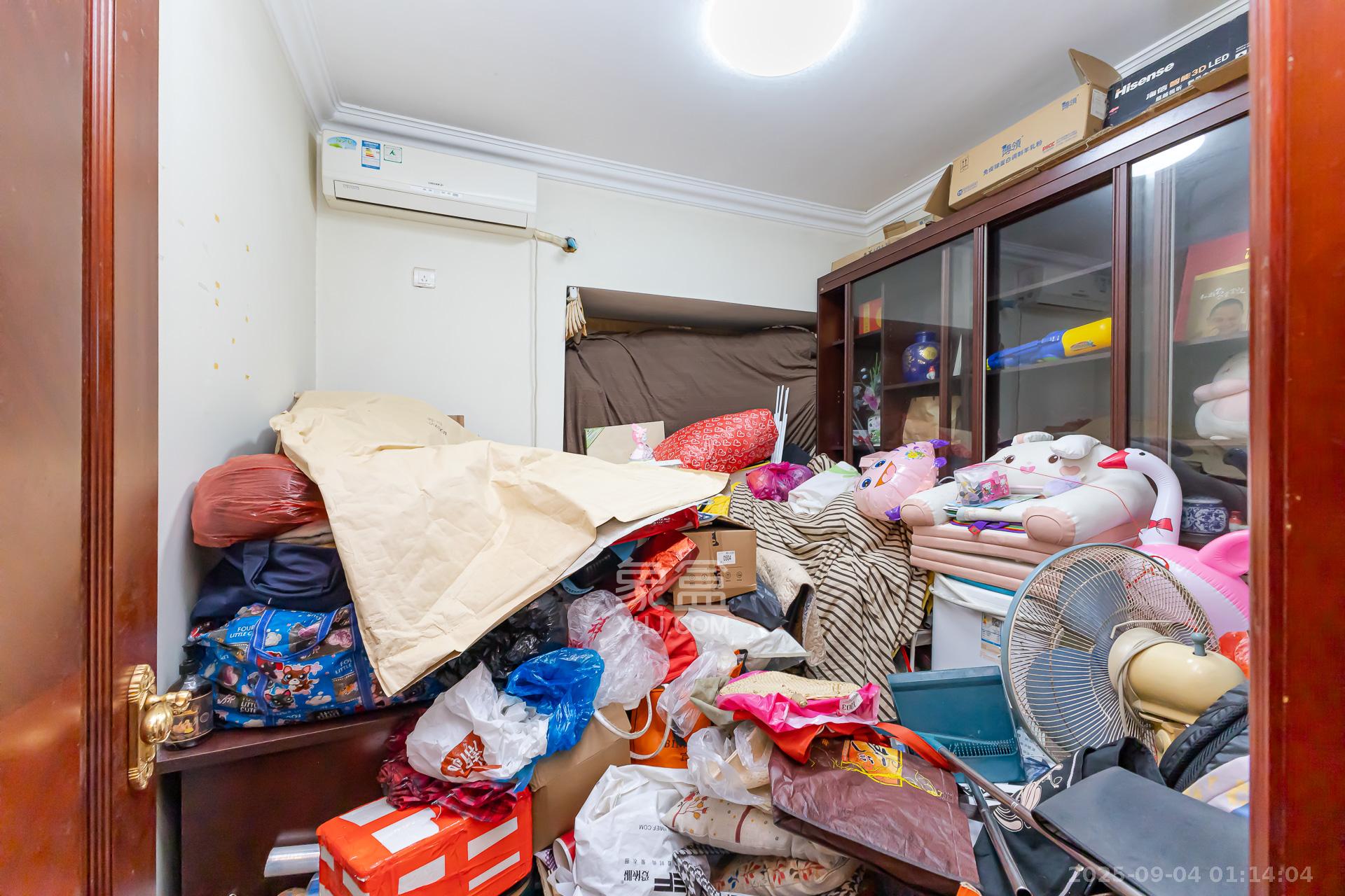 恒大名都 4室2厅2卫 76.50万 恒大名都 4室2厅2卫 76.50万卧室