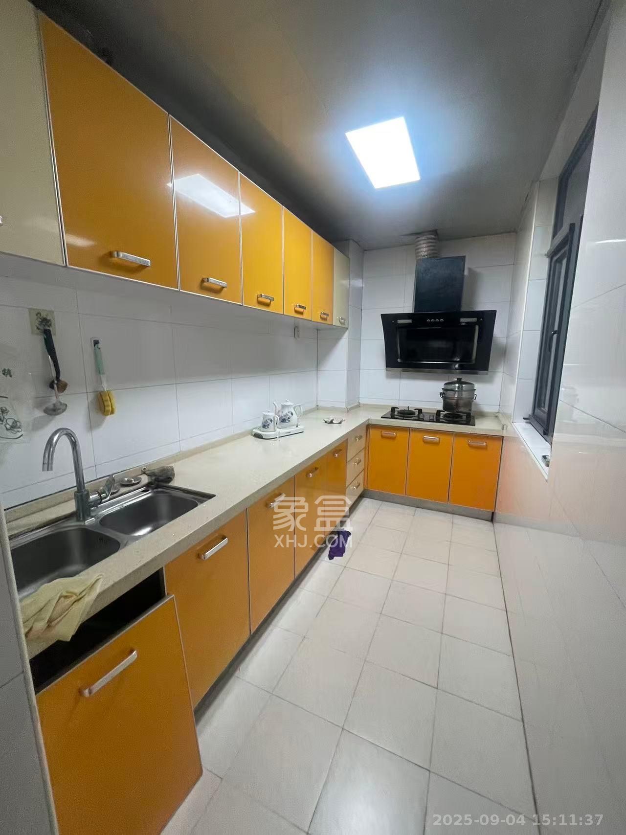 湖南宾馆  4室2厅2卫    4500.0元/月 湖南宾馆  4室2厅2卫    4500.0元/月室内图