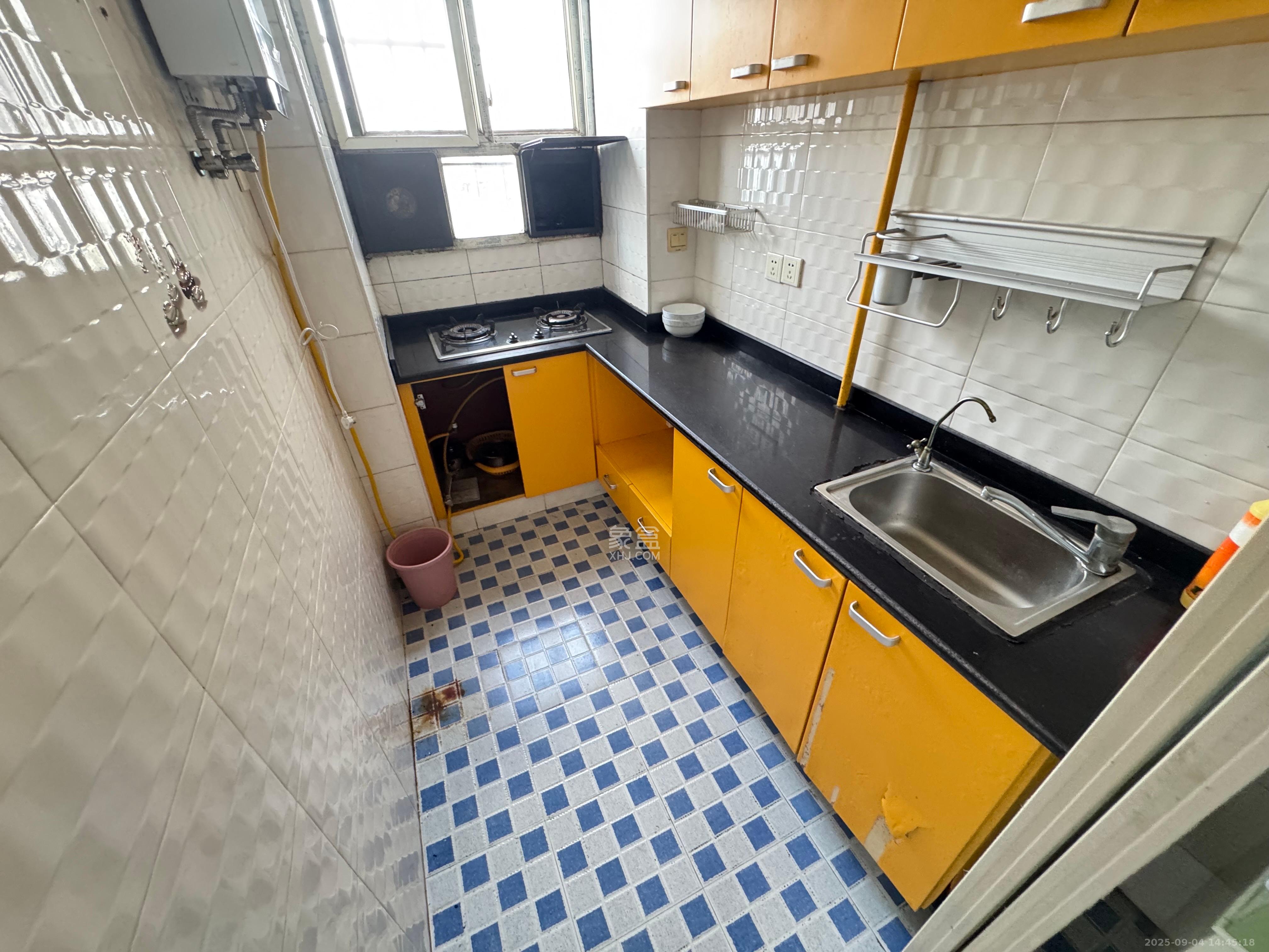 电影院宿舍  2室1厅1卫    1800.0元/月室内图