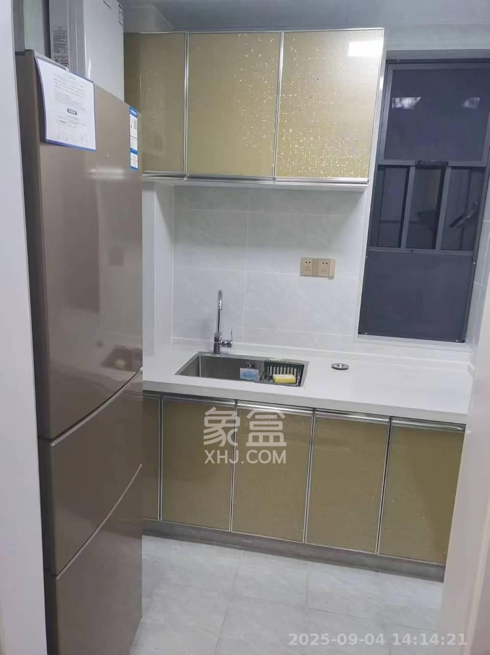 华远海蓝郡  3室2厅2卫   2200.00元/月室内图