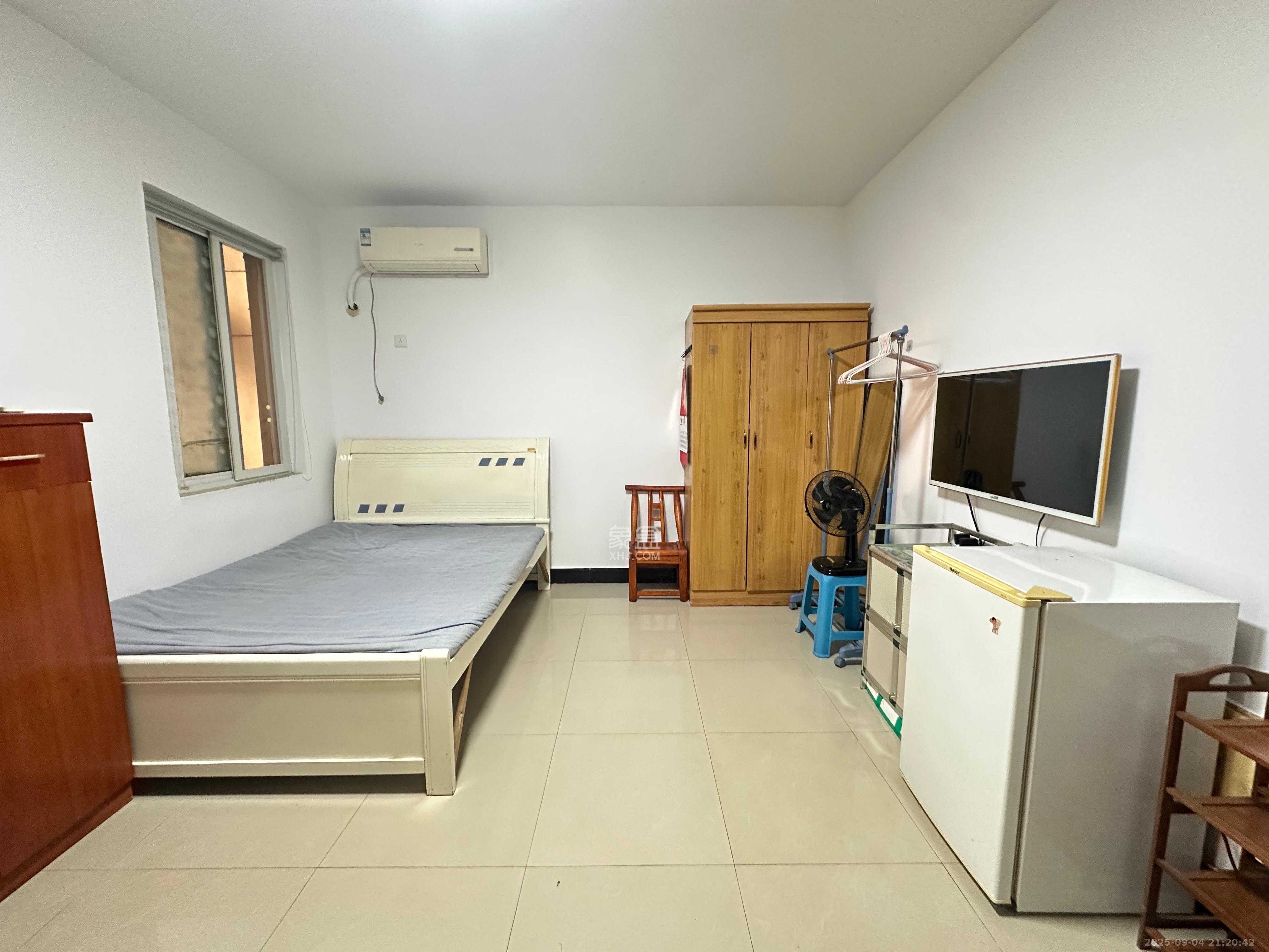 四方小区综合楼（四方嘉丽）  1室1厅1卫    1000.0元/月室内图