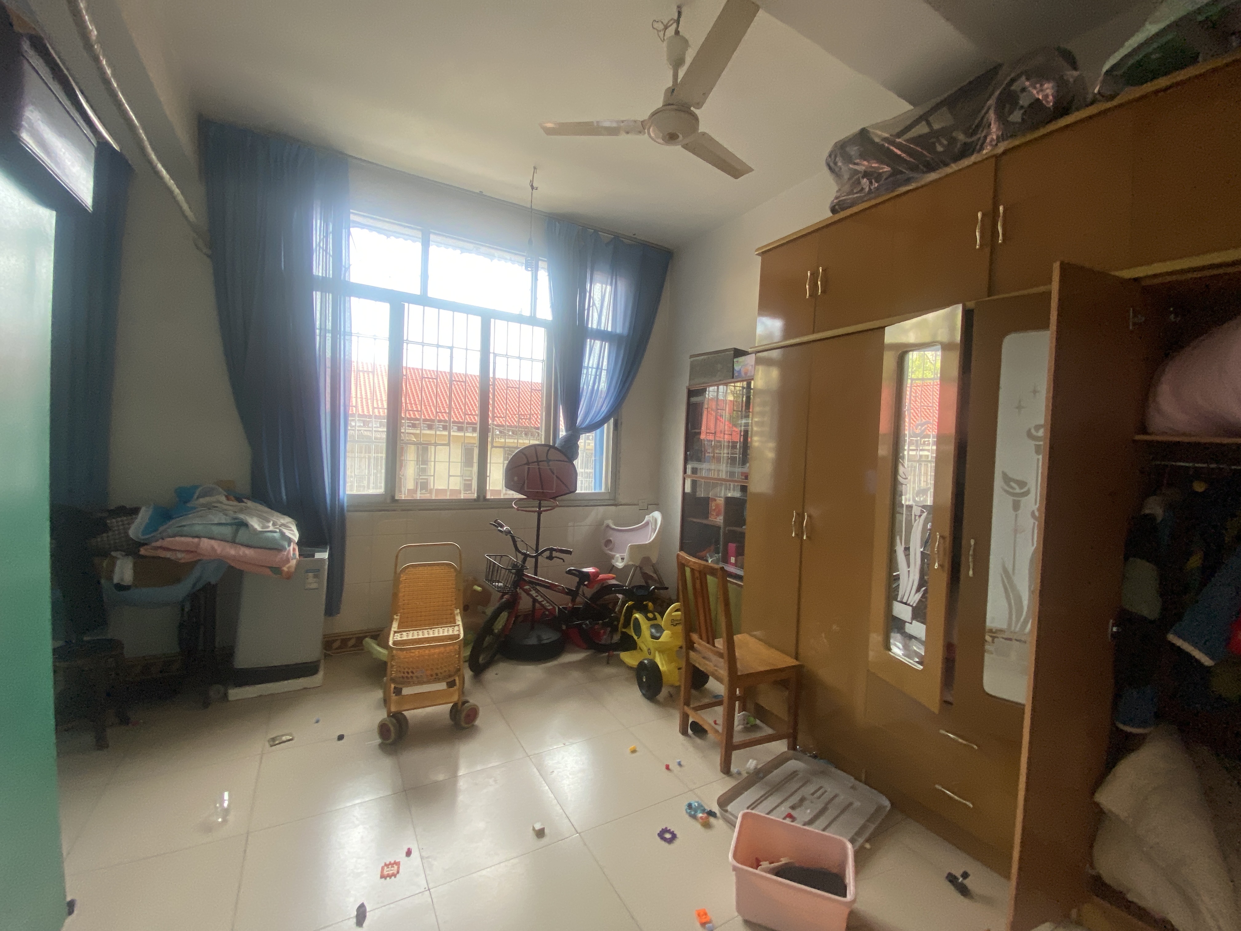 城管局家属楼 4室1厅1卫 49.8万 城管局家属楼 4室1厅1卫 49.8万客厅