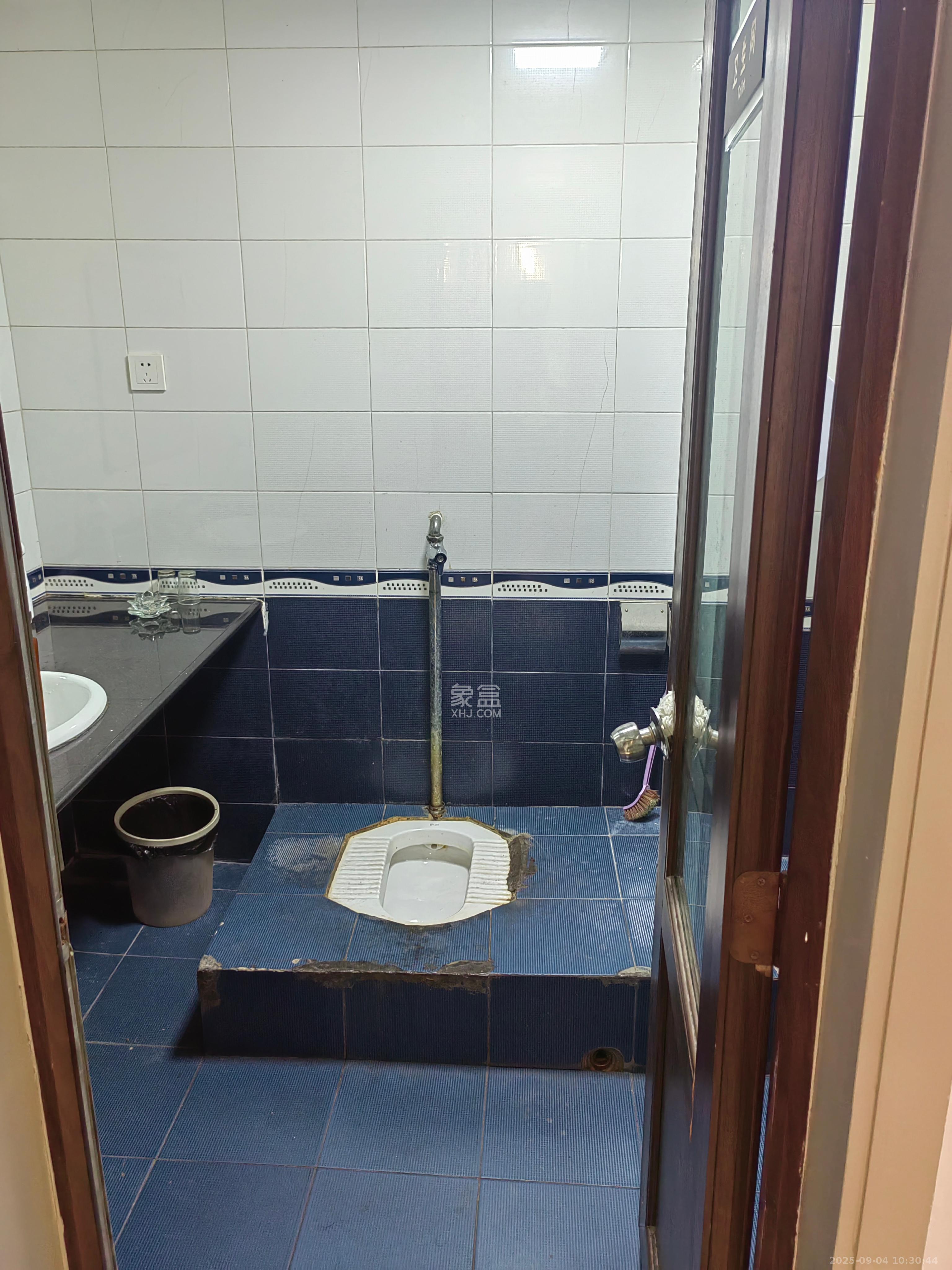 三湘小区 6室4厅2卫 5600.0元/月 三湘小区 6室4厅2卫 5600.0元/月室内图