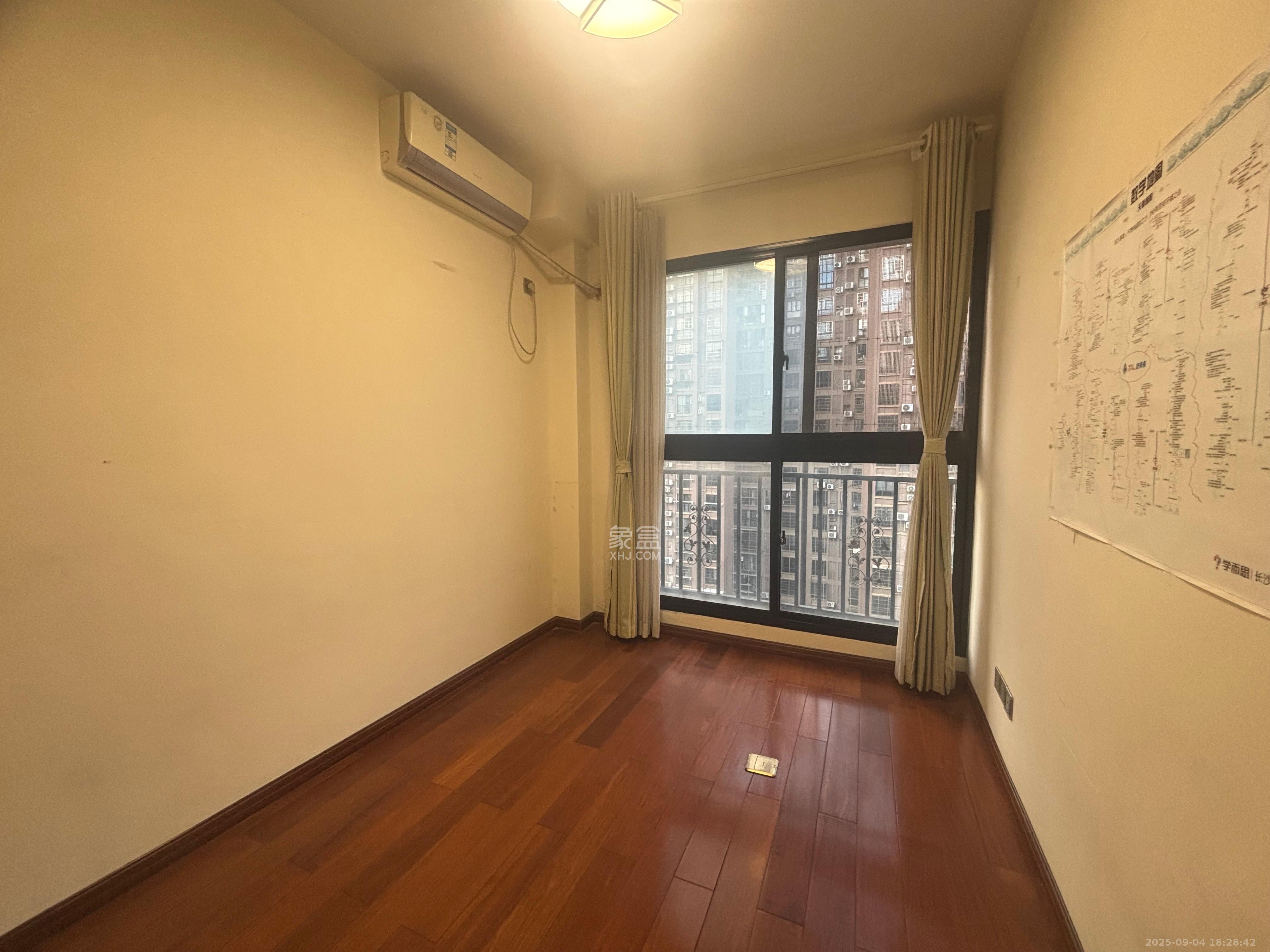 泰禹云开壹品 4室2厅1卫 3300.0元/月 泰禹云开壹品 4室2厅1卫 3300.0元/月室内图