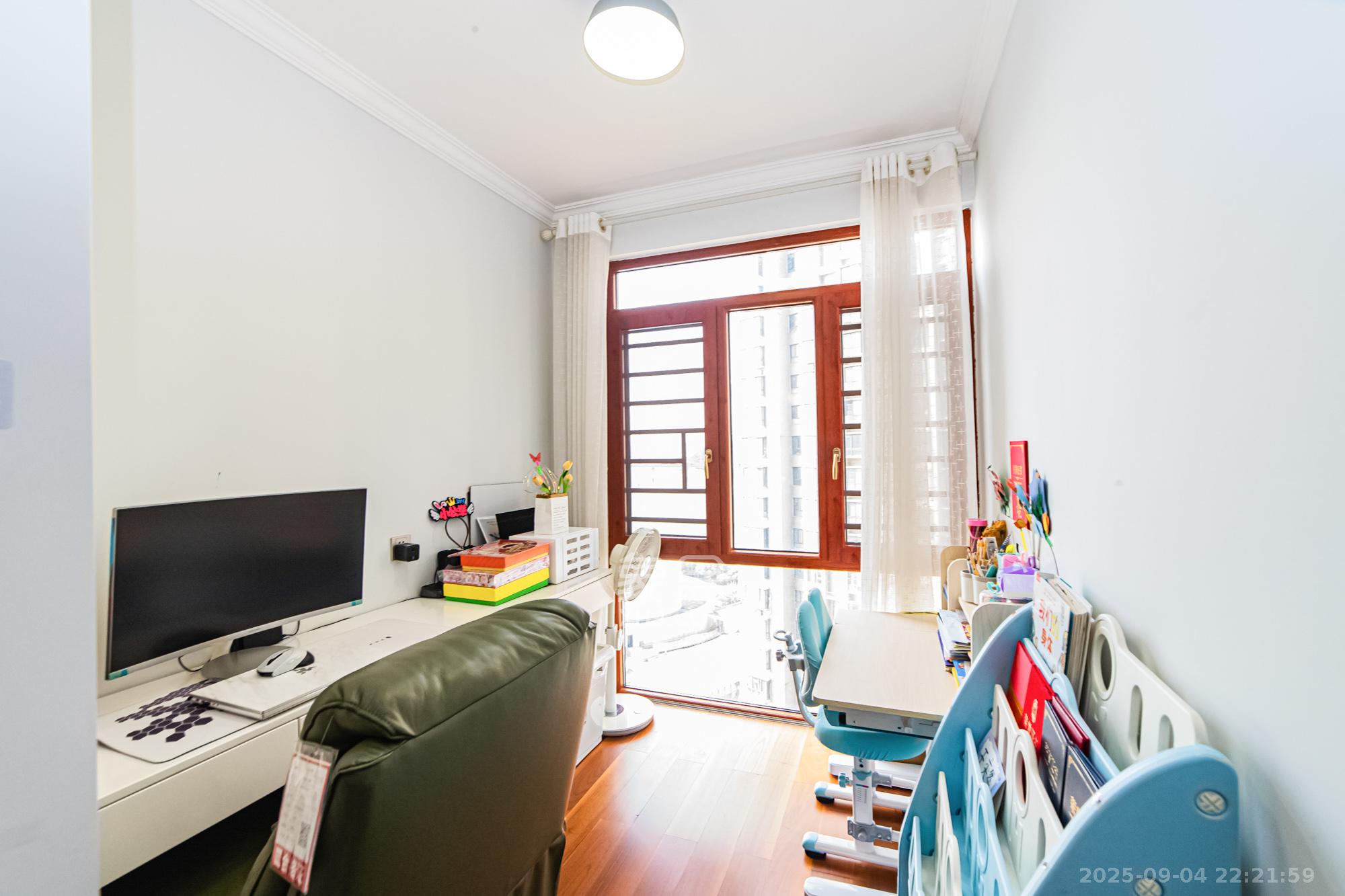 湘江世纪城融江苑 3室2厅2卫 130.0万 湘江世纪城融江苑 3室2厅2卫 130.0万卧室