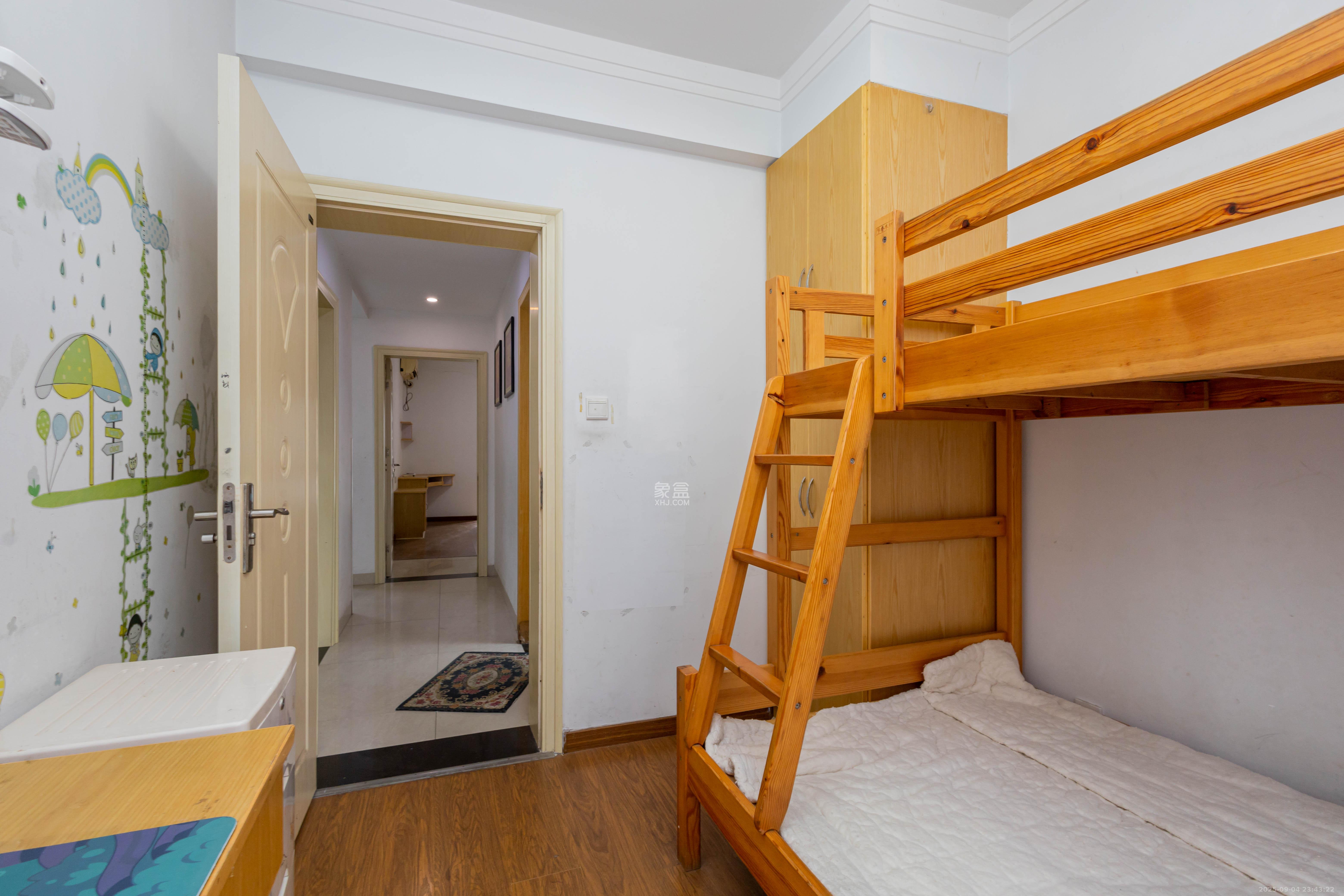 旭辉华庭 4室1厅2卫 75.0万 旭辉华庭 4室1厅2卫 75.0万卧室