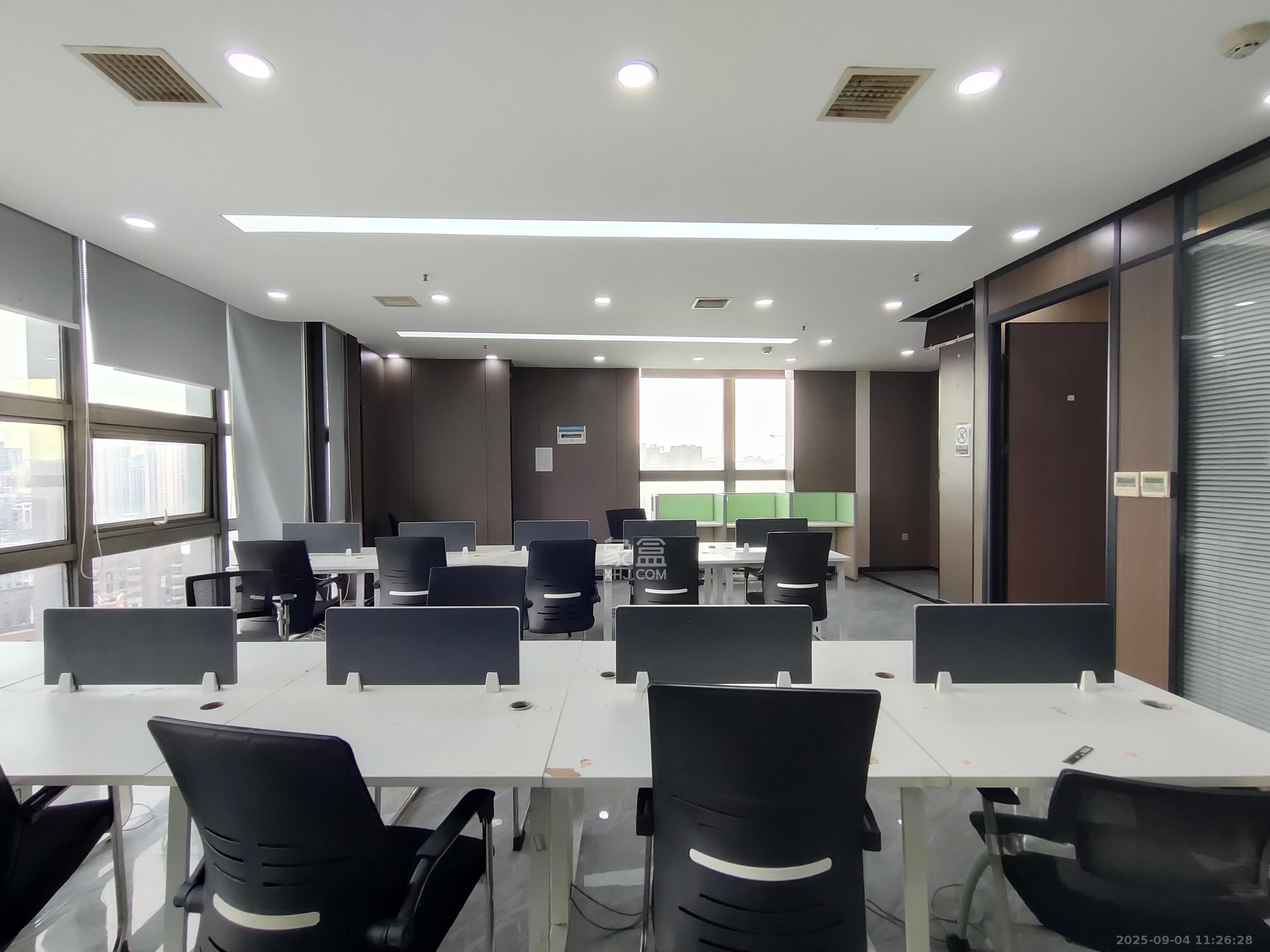 年华世嘉酒店(原:延年世嘉酒店)  4室1厅2卫    13000.0元/月 年华世嘉酒店(原:延年世嘉酒店)  4室1厅2卫    13000.0元/月室内图