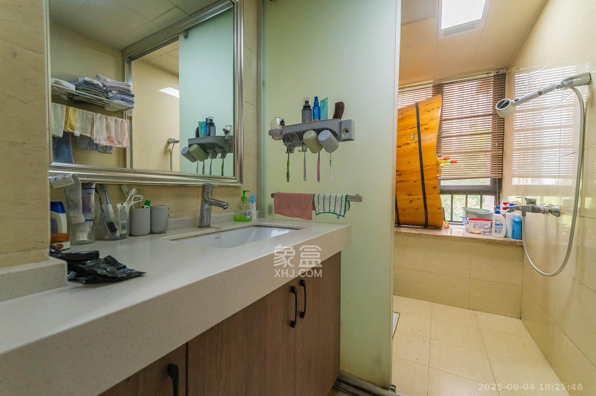 华润凤凰城三期 4室2厅2卫 126.8万 华润凤凰城三期 4室2厅2卫 126.8万卫生间