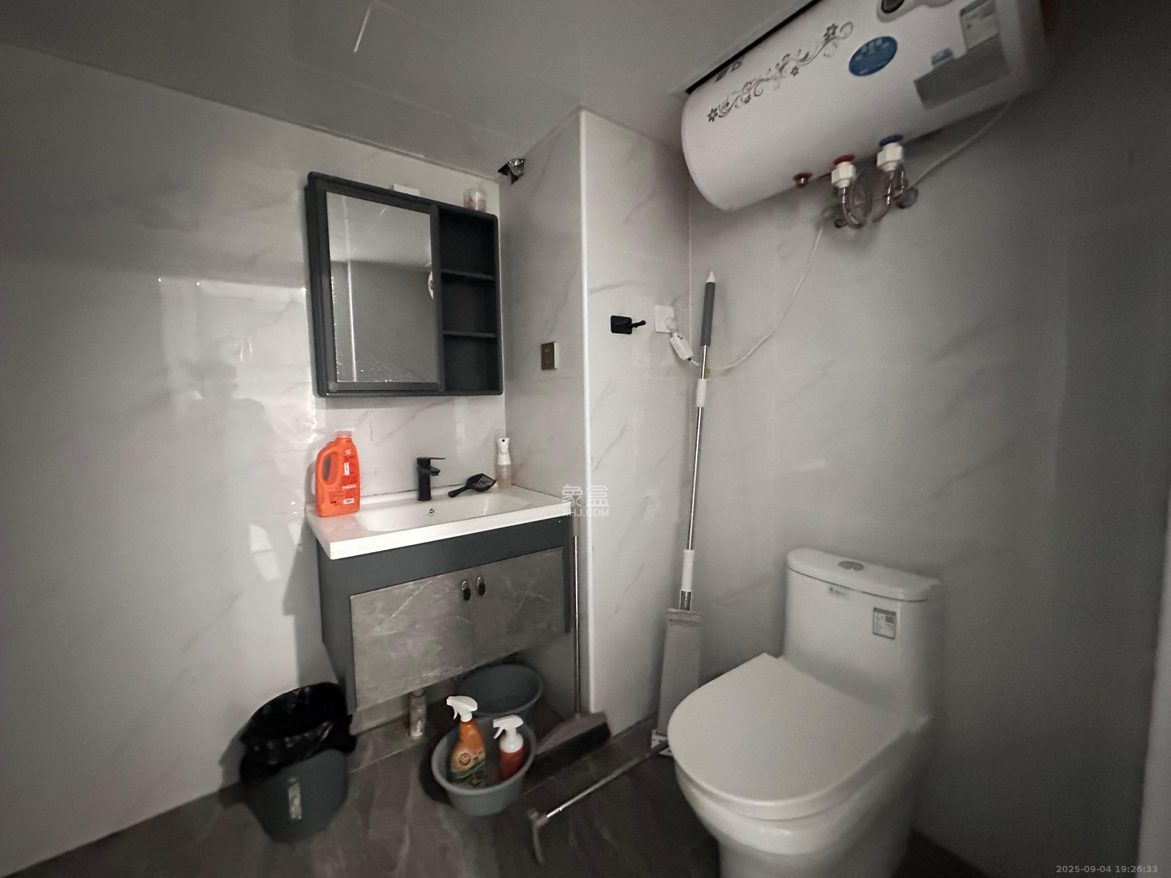 藏珑湖上公馆  1室1厅1卫    2500.0元/月室内图