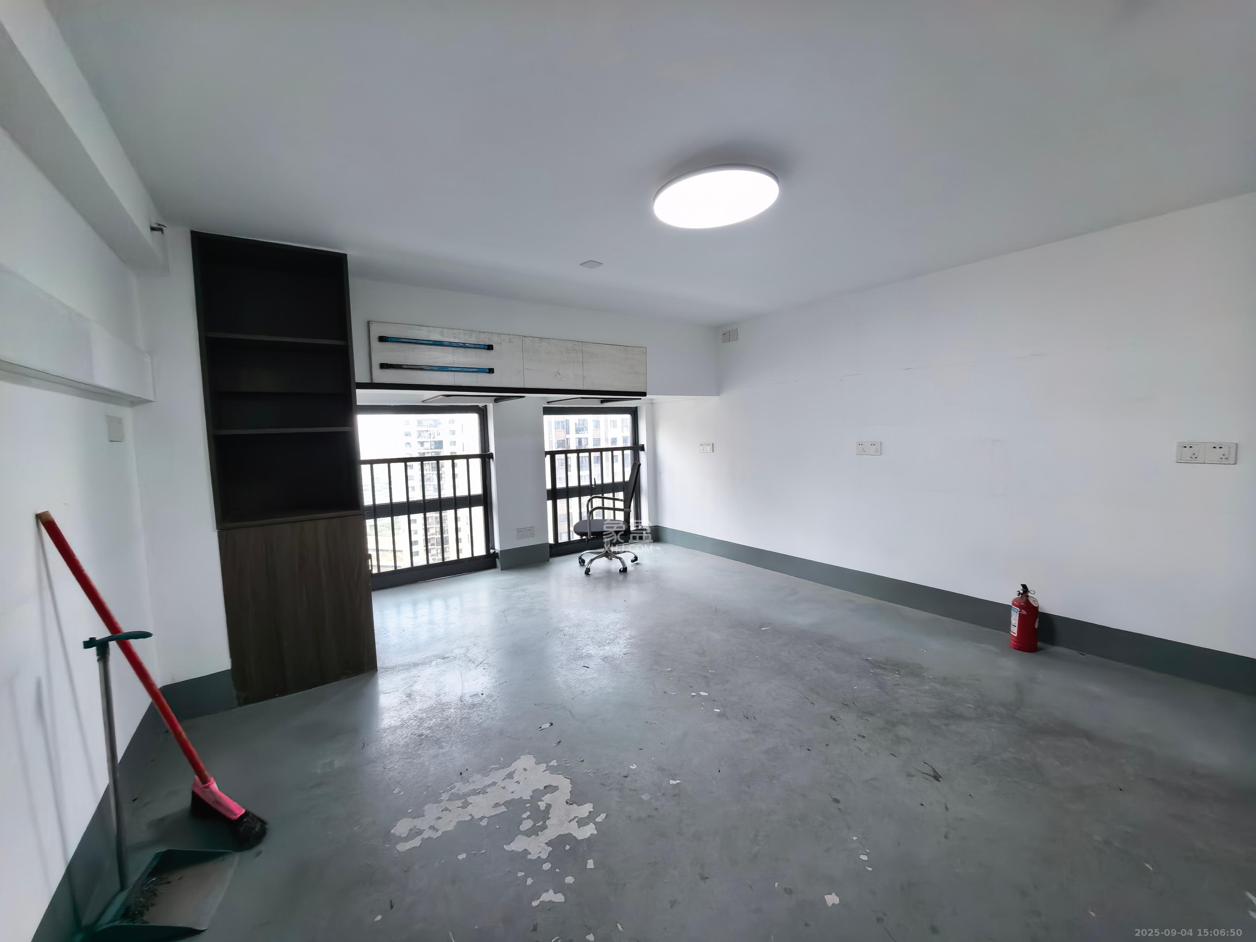 华润置地广场二期 1室1厅1卫 1800.0元/月 华润置地广场二期 1室1厅1卫 1800.0元/月室内图