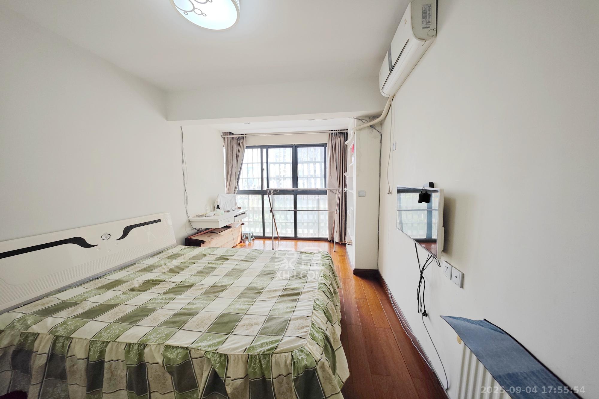 丽星景园  3室2厅2卫    120.0万 丽星景园  3室2厅2卫    120.0万卧室