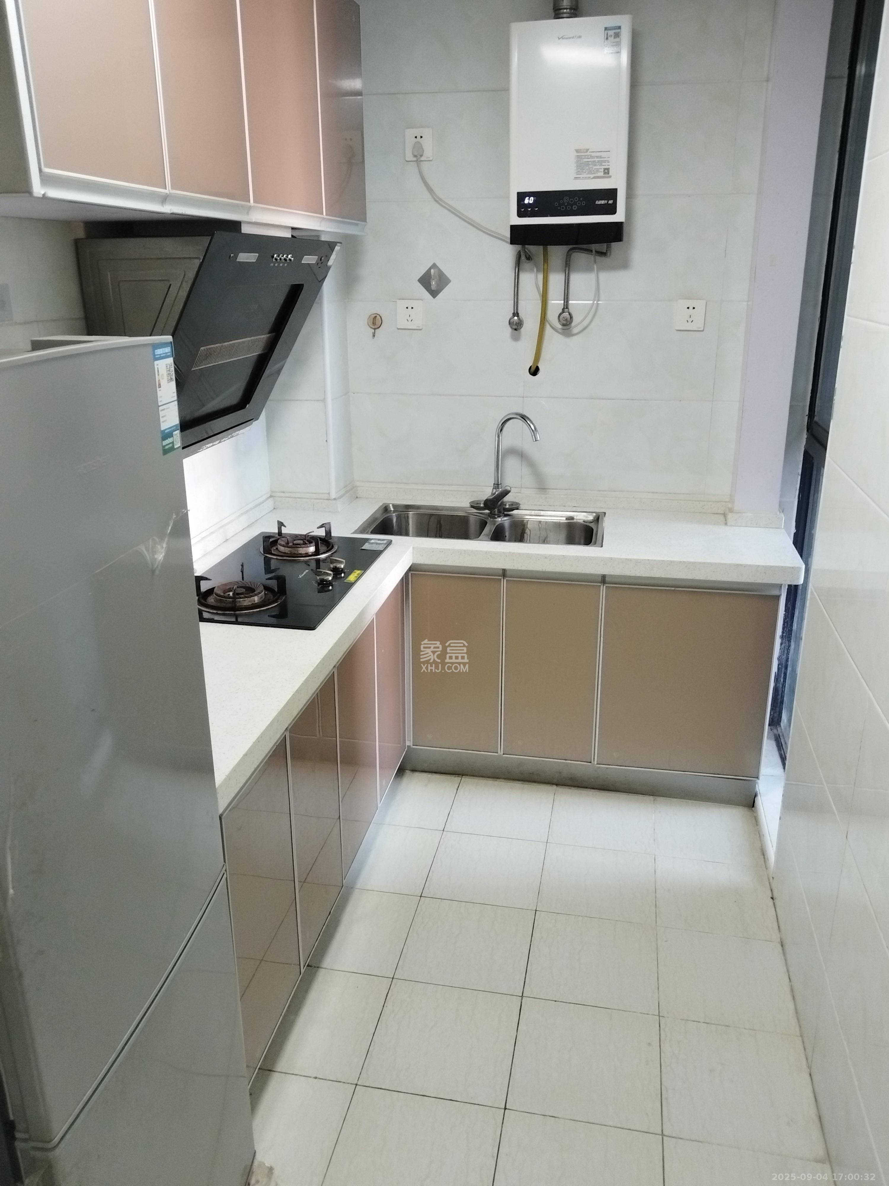 滨江海棠湾 3室2厅1卫 2400.0元/月 滨江海棠湾 3室2厅1卫 2400.0元/月室内图