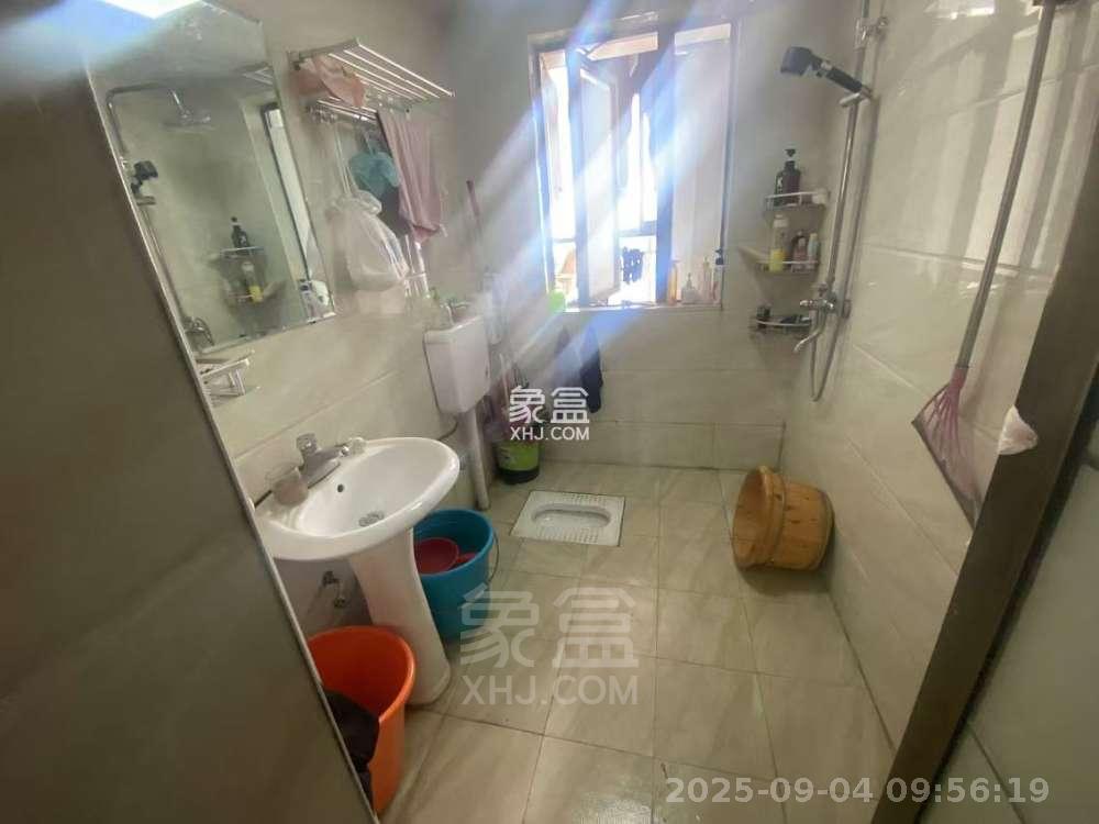 华晨御园  3室2厅2卫    2000.0元/月室内图