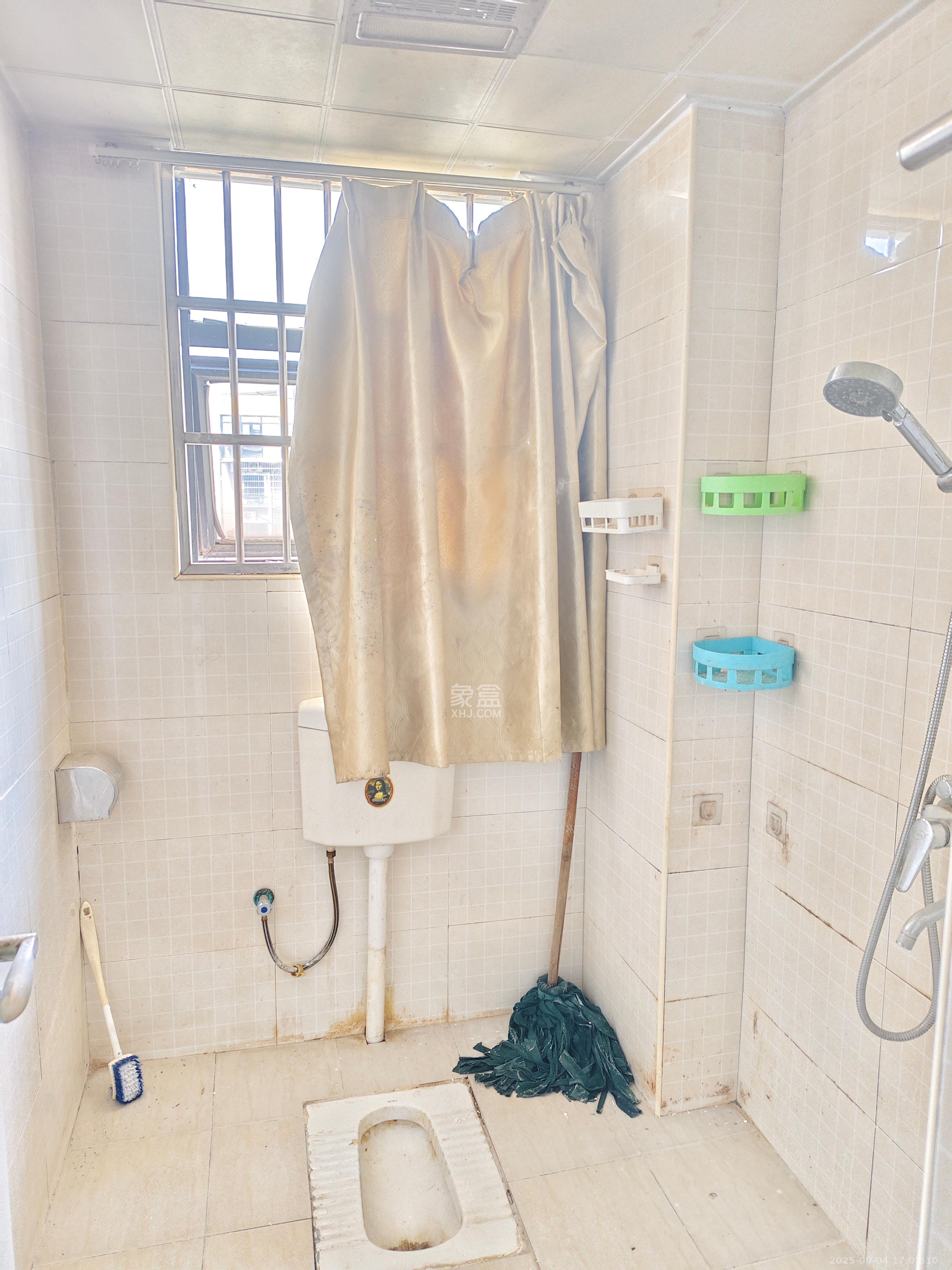 湘诚嘉园 4室2厅2卫 2600.0元/月 湘诚嘉园 4室2厅2卫 2600.0元/月室内图