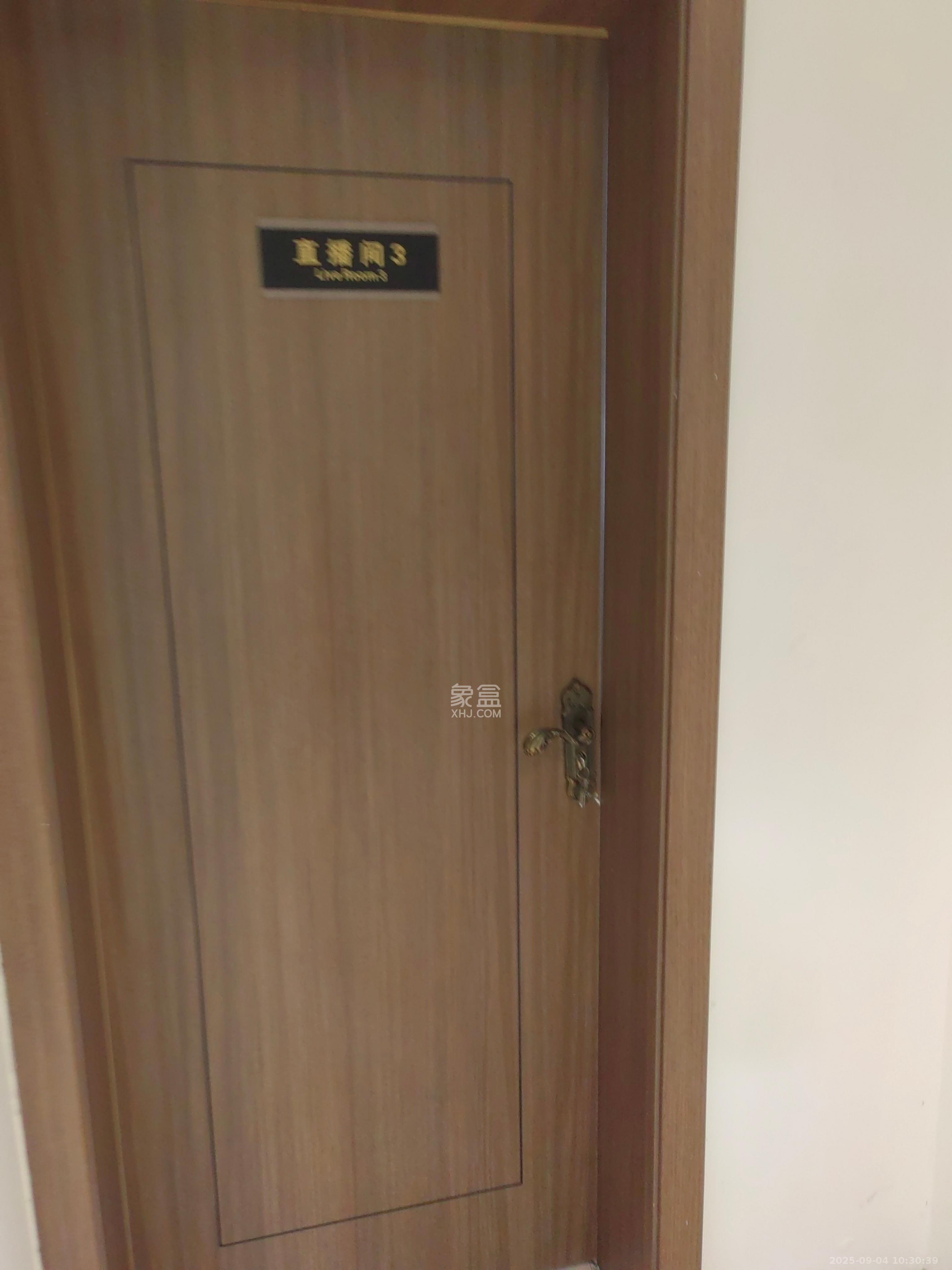 三湘小区  6室4厅2卫   5600.00元/月室内图