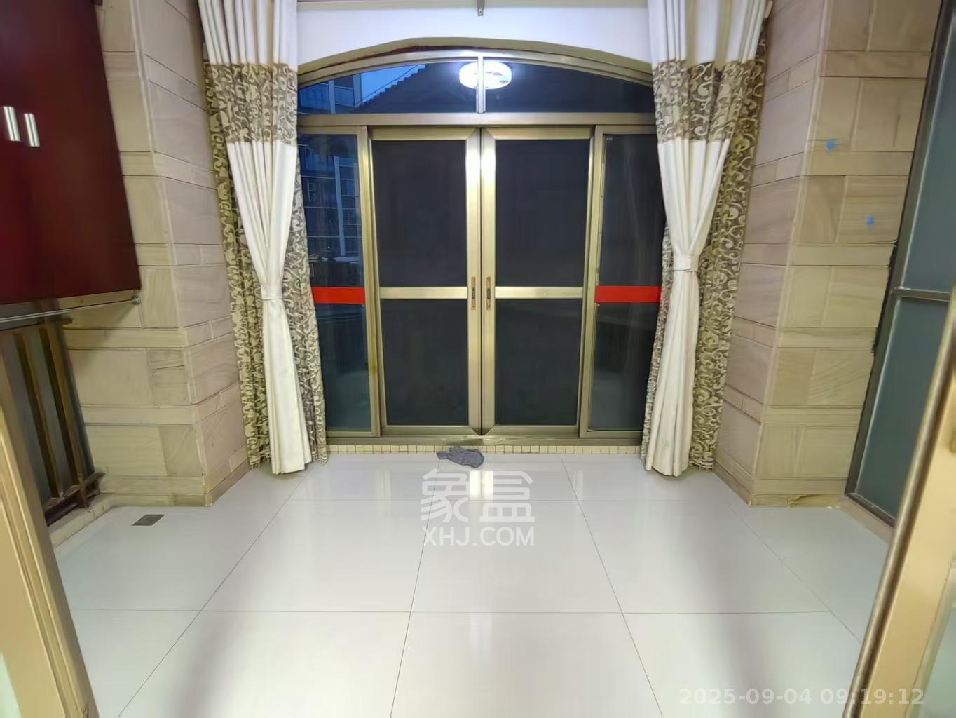 长沙玫瑰园 3室2厅2卫 2200.0元/月 长沙玫瑰园 3室2厅2卫 2200.0元/月室内图