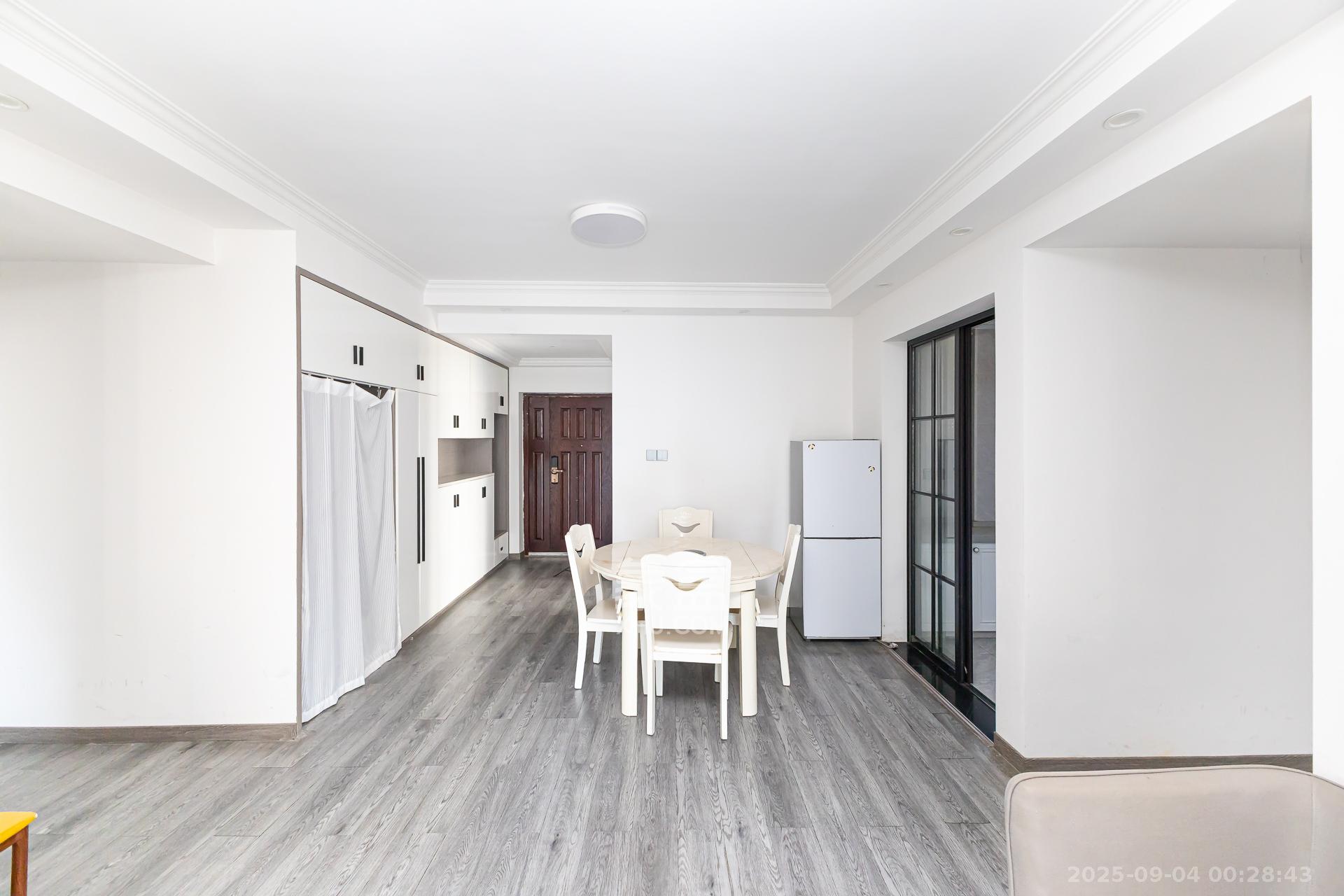 明发阅江悦府 4室2厅2卫 115.0万 明发阅江悦府 4室2厅2卫 115.0万客厅