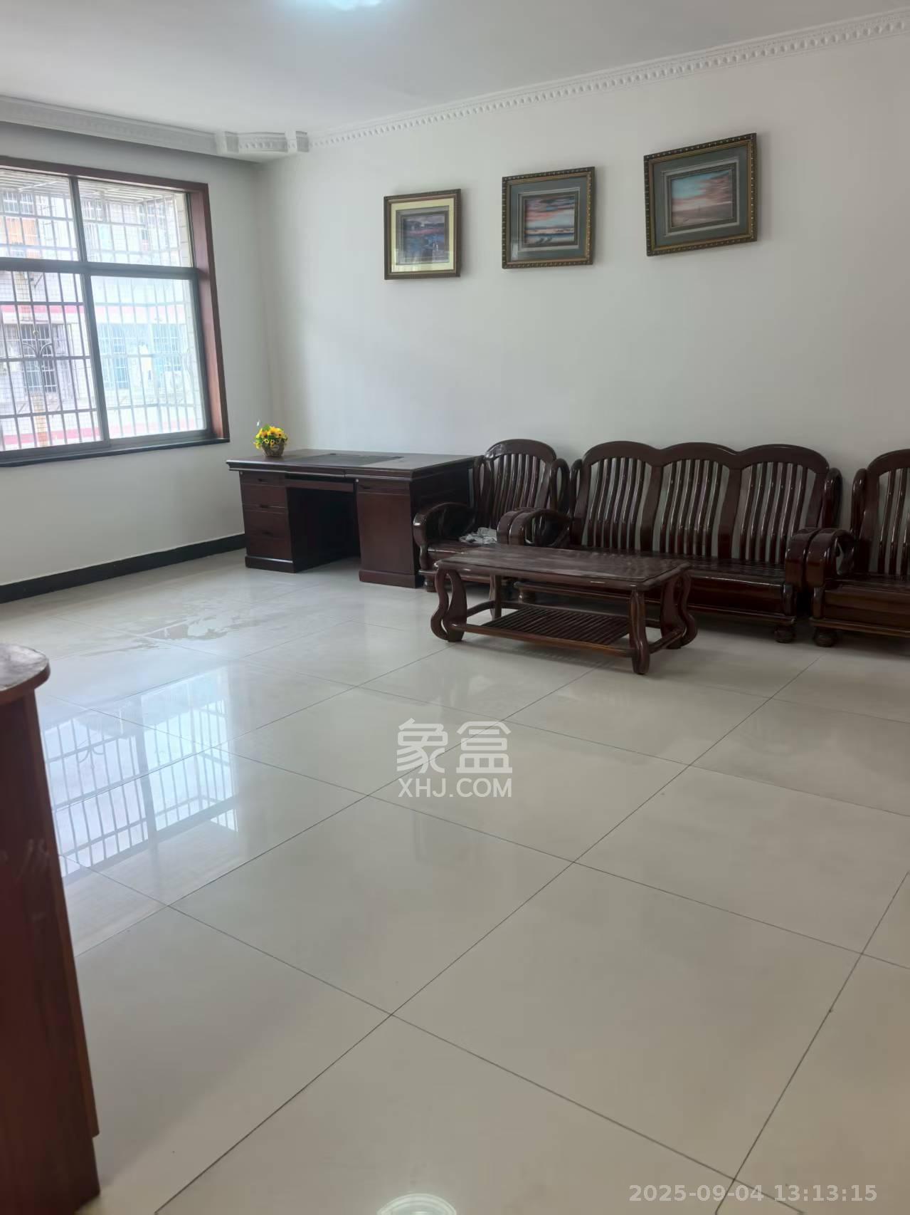 自然安置小区 2室2厅1卫 1600.0元/月 自然安置小区 2室2厅1卫 1600.0元/月室内图