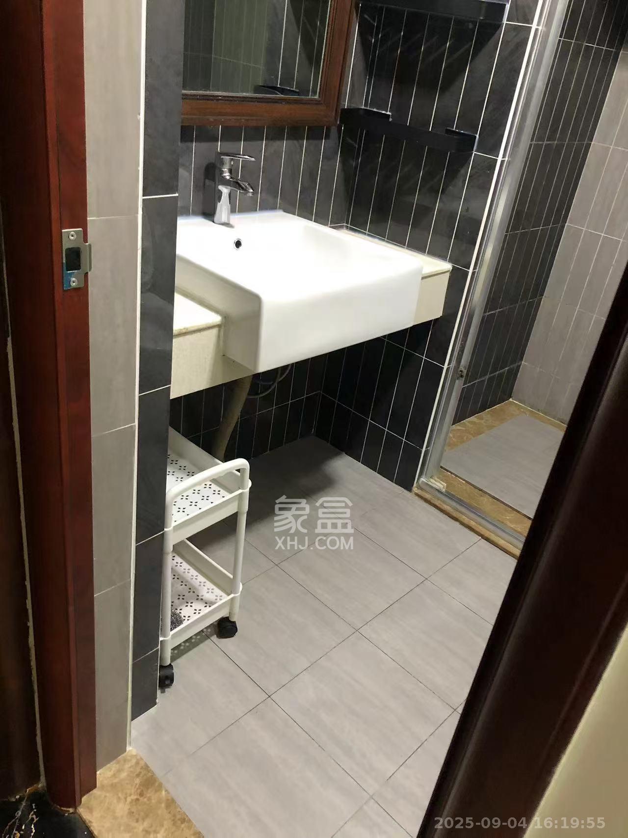 天元涉外景园B区 1室1厅1卫 1500.0元/月 天元涉外景园B区 1室1厅1卫 1500.0元/月室内图