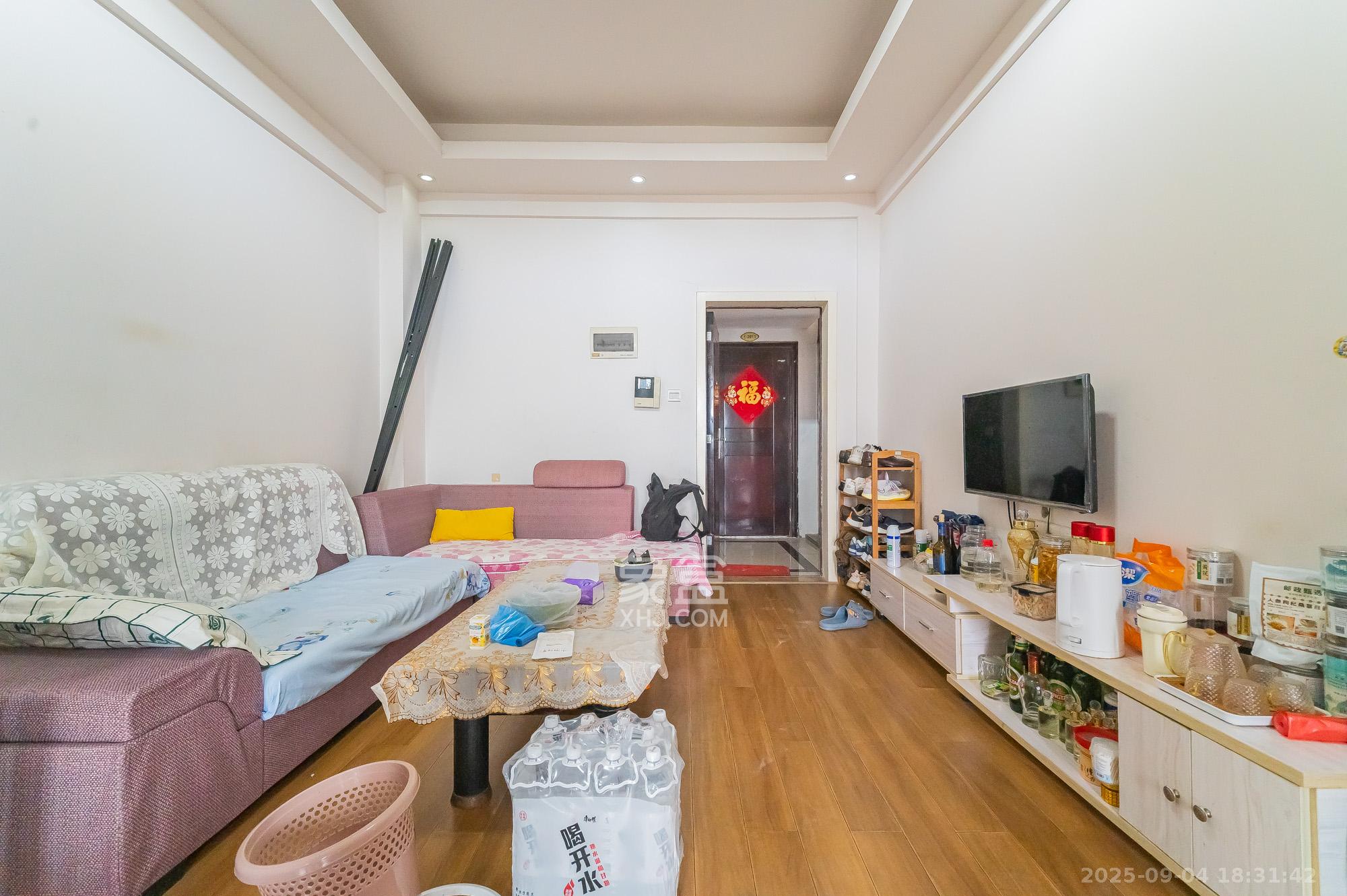 水岸世景  2室1厅1卫    35.0万客厅