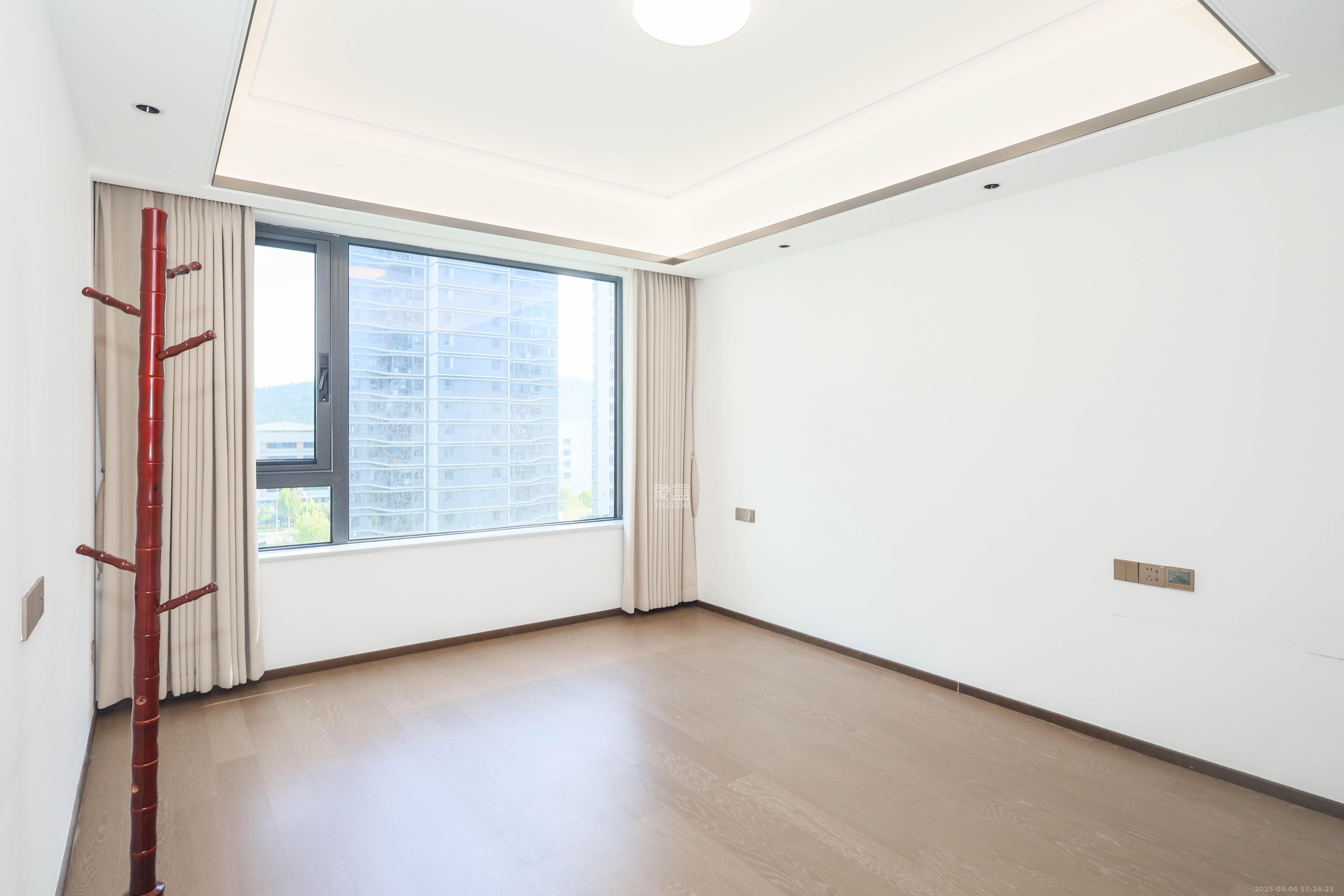 绿城招商桂语雲峯 5室2厅3卫 458.0万 绿城招商桂语雲峯 5室2厅3卫 458.0万卧室