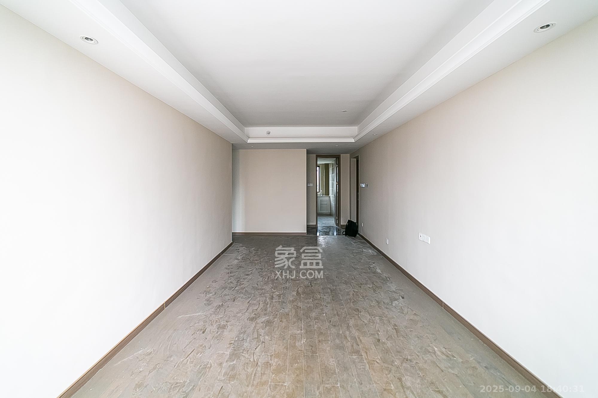 新力铂园（江山云著）  3室2厅2卫    116.8万客厅