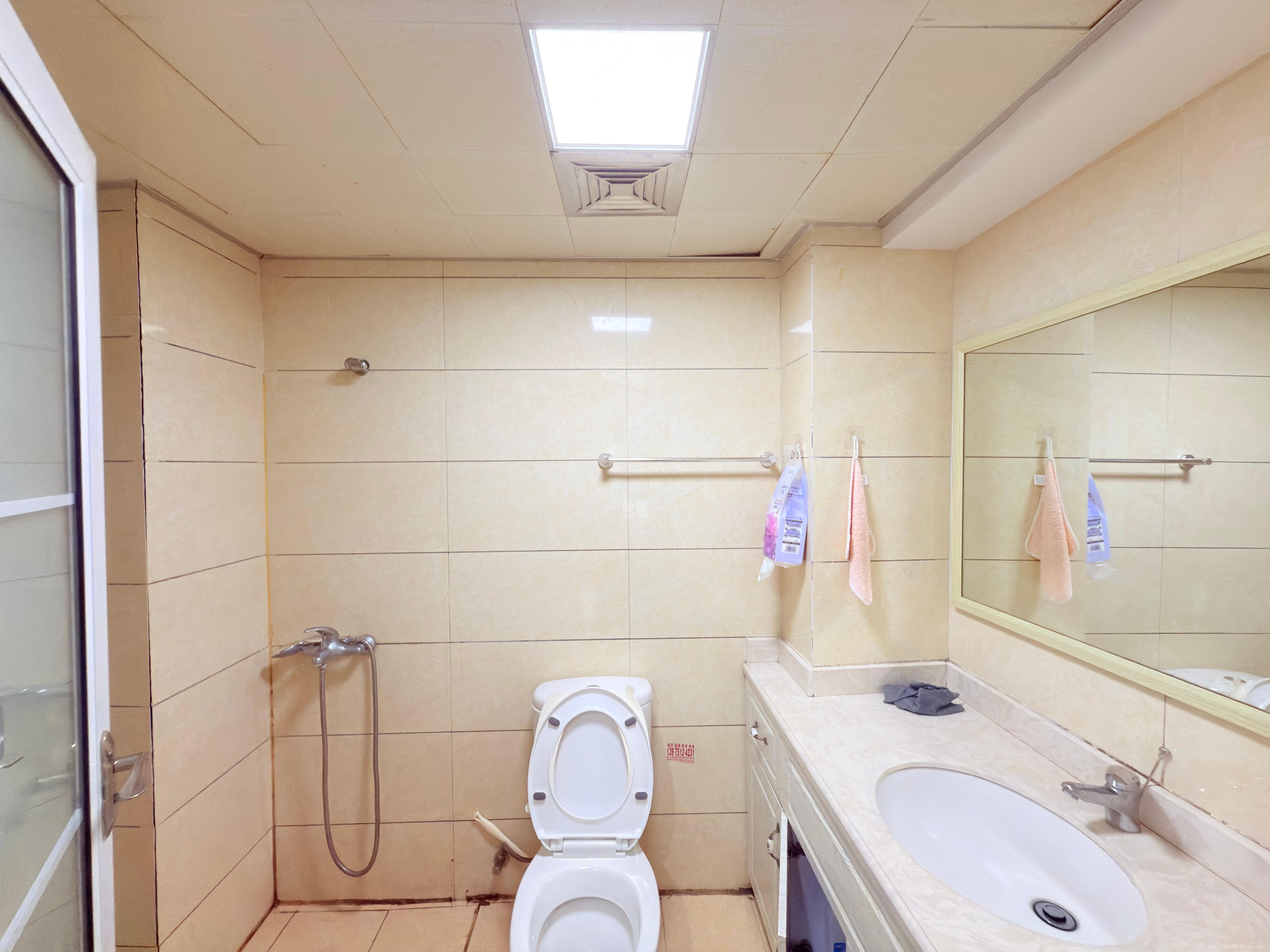 蓝湾国际广场 1室1厅1卫 1500.0元/月 蓝湾国际广场 1室1厅1卫 1500.0元/月室内图