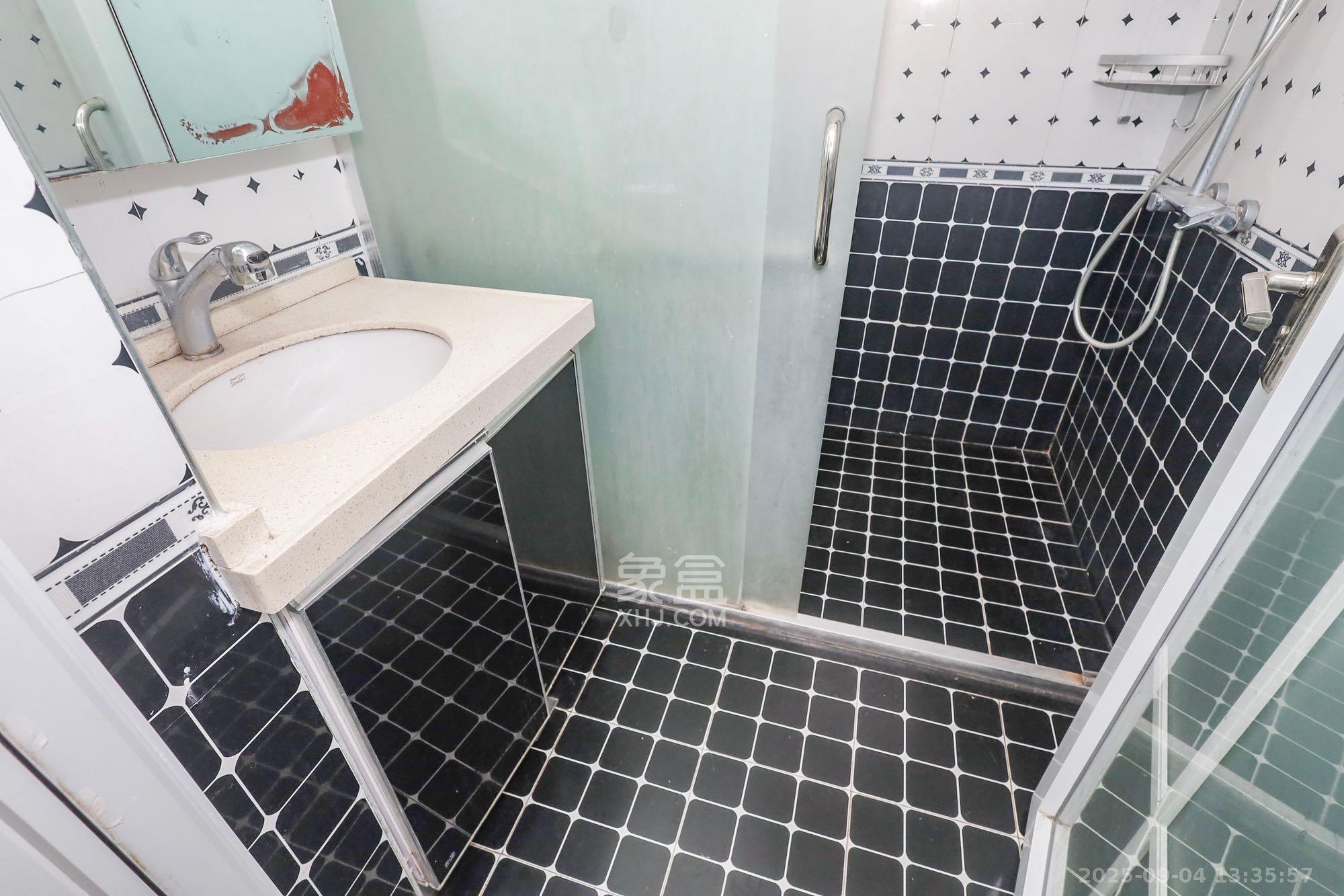 南山雍江汇(滨江国际新城) 3室2厅1卫 3100.0元/月 南山雍江汇(滨江国际新城) 3室2厅1卫 3100.0元/月室内图