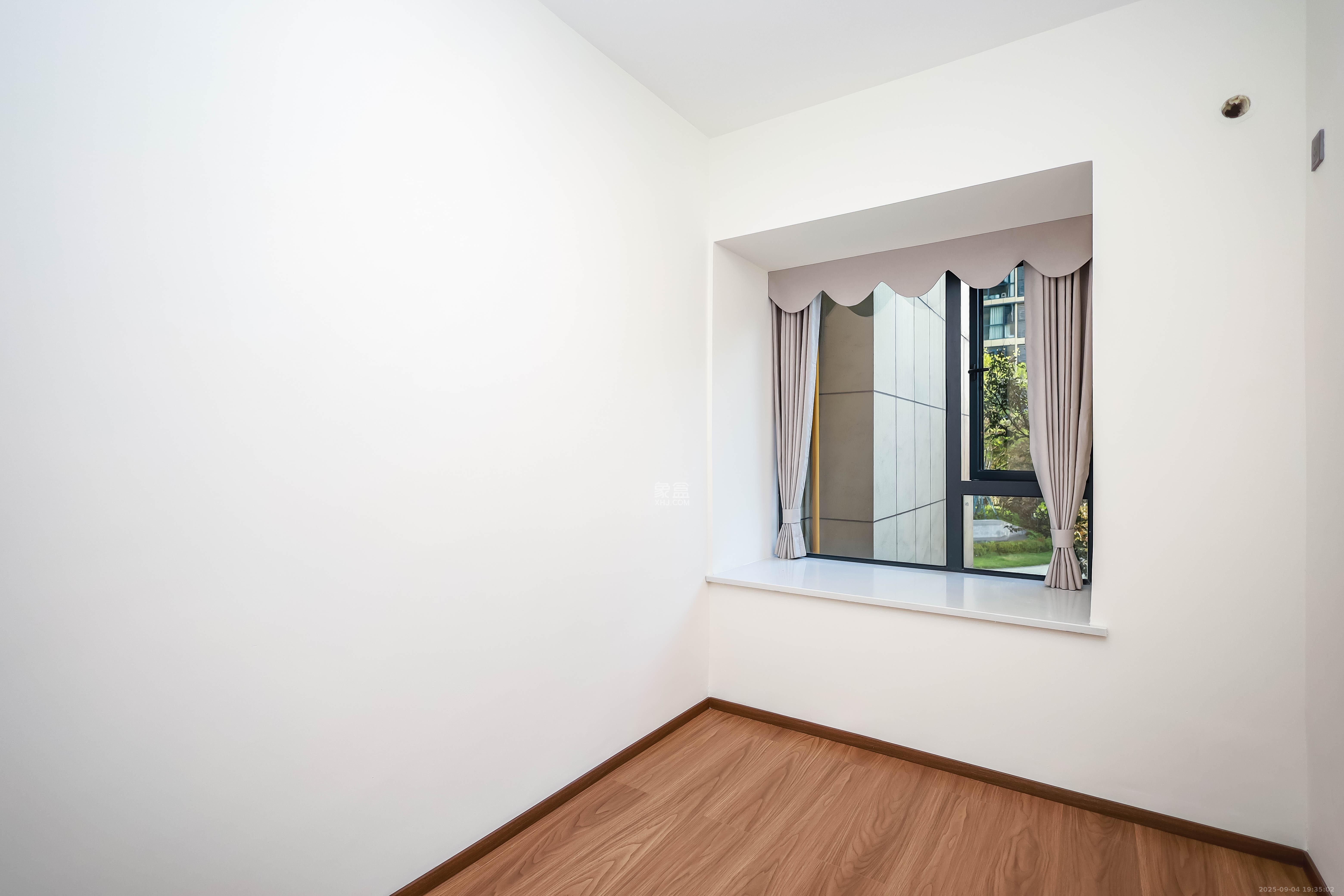 金侨风华府  4室2厅2卫    99.8万 金侨风华府  4室2厅2卫    99.8万卧室